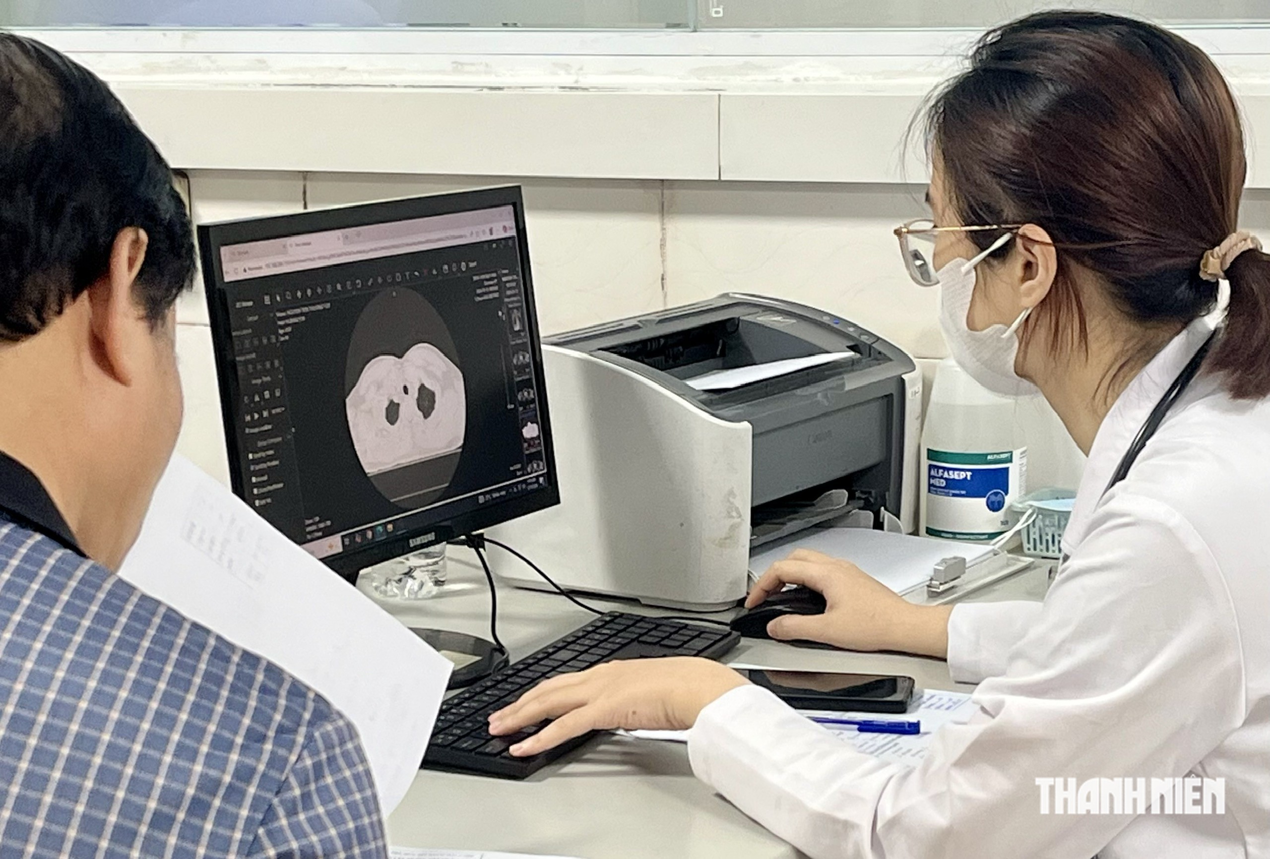 Kiến nghị không giới hạn tuyến điều trị, thanh toán 100% quyền lợi bảo hiểm y tế - Ảnh 1.