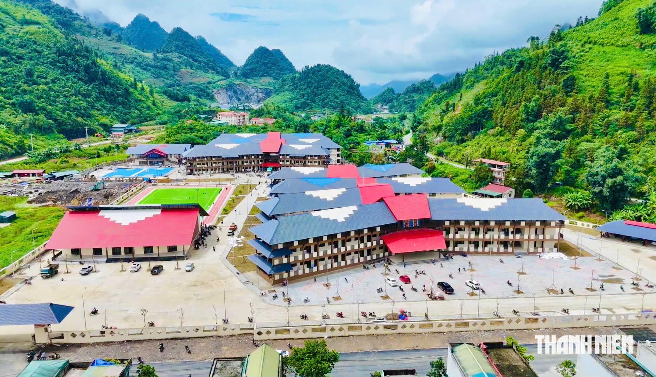 Trường học 241 tỉ đồng vùng biên, điểm cầu trực tiếp lễ khai giảng chung cả nước - Ảnh 1.