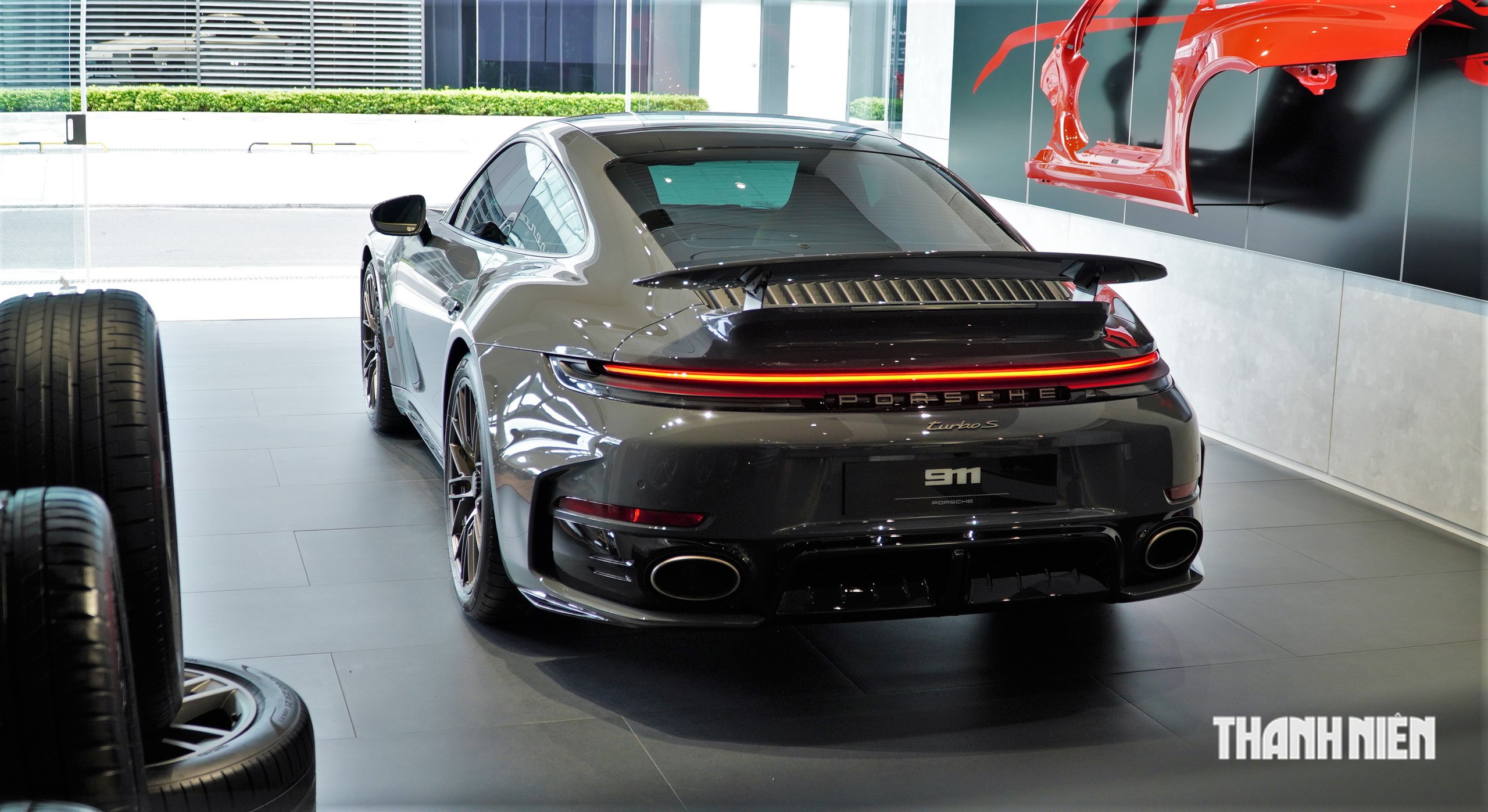 Porsche 911 Turbo S mới đầu tiên về Việt Nam, giá gần 20 tỉ đồng - Ảnh 2.