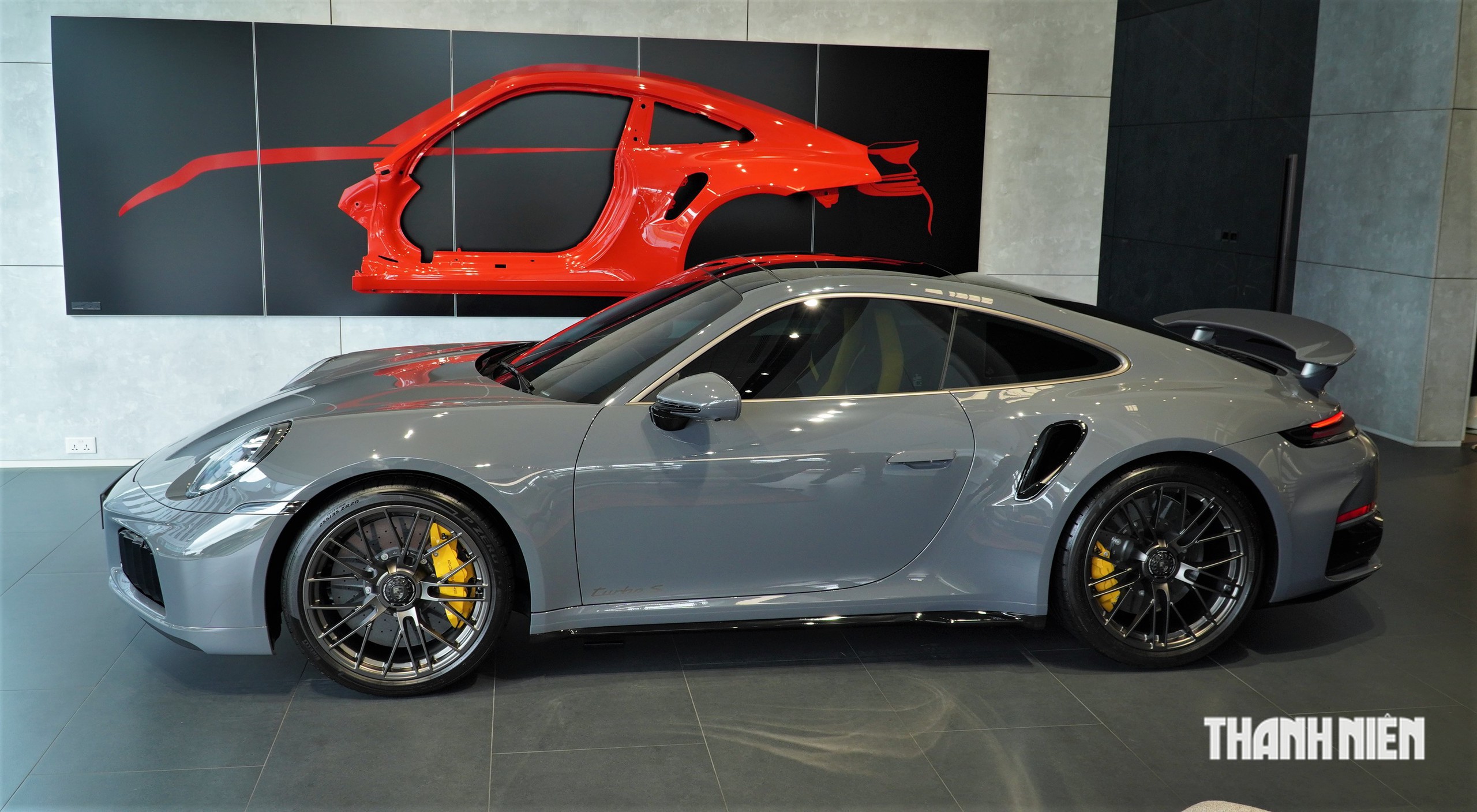 Porsche 911 Turbo S mới đầu tiên về Việt Nam, giá gần 20 tỉ đồng - Ảnh 4.