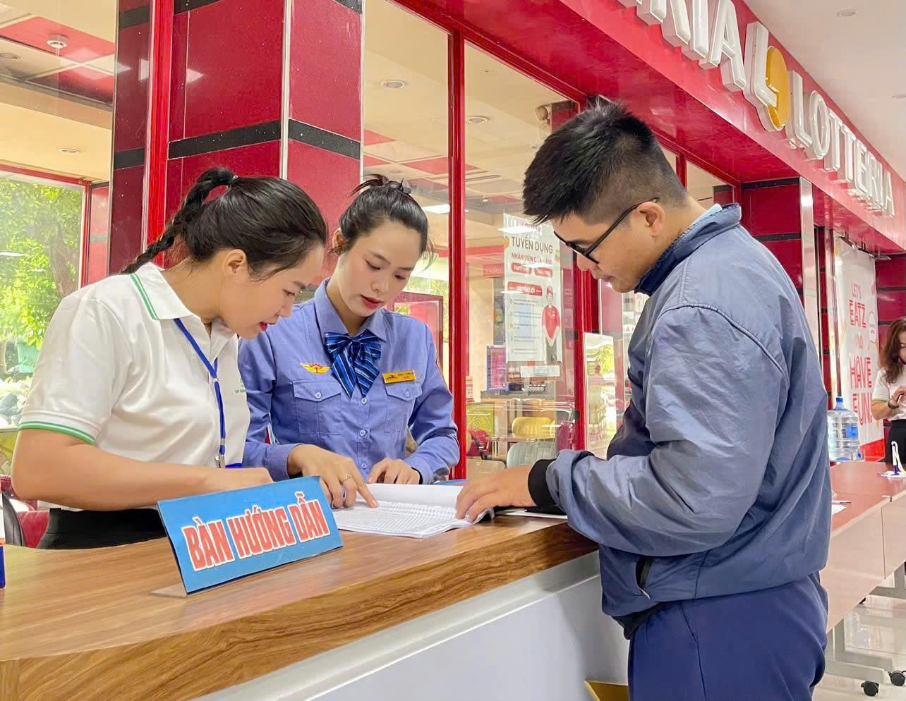 Đường sắt chính thức mở bán hơn 300.000 vé tàu Tết 2027- Ảnh 1.