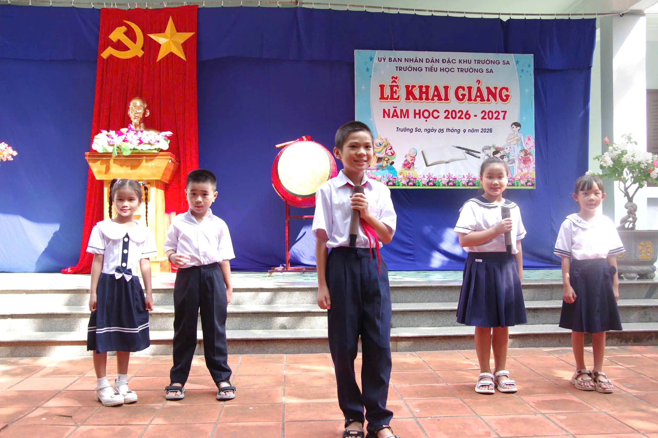 Tiếng trống khai trường vang giữa trùng khơi Trường Sa- Ảnh 4.