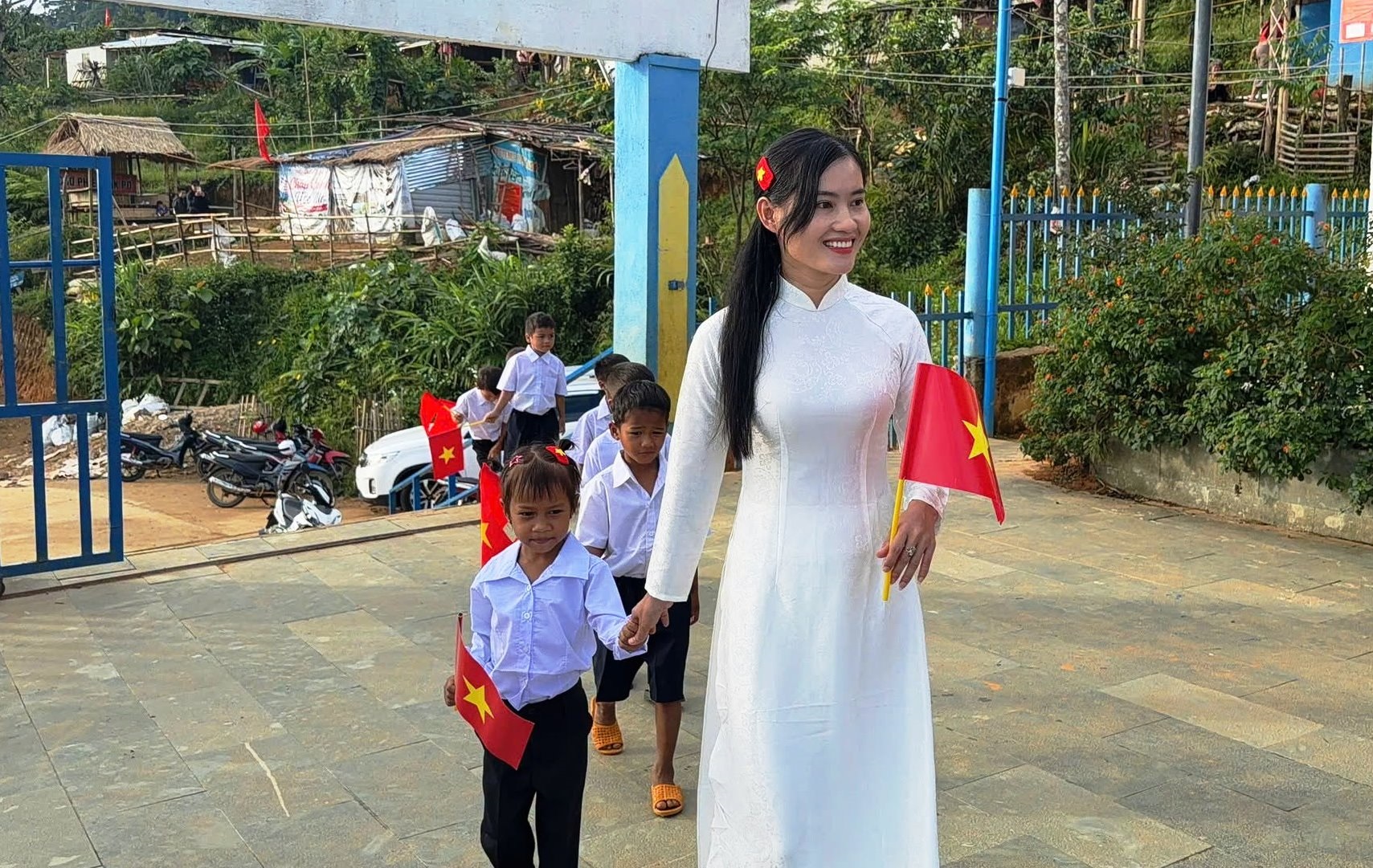 Những hình ảnh ấn tượng tại lễ khai giảng đặc biệt trên 'đỉnh trời' ở Đà Nẵng - Ảnh 12.