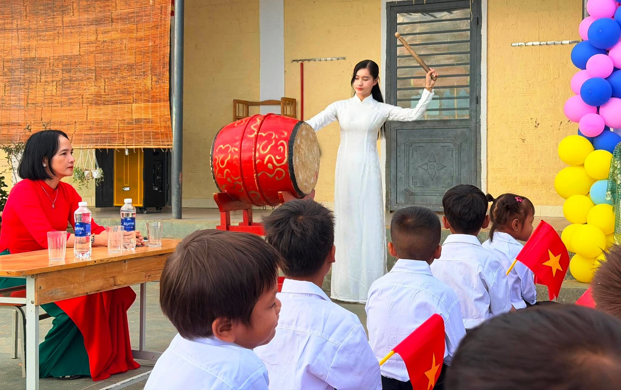 Những hình ảnh ấn tượng tại lễ khai giảng đặc biệt trên 'đỉnh trời' ở Đà Nẵng - Ảnh 3.