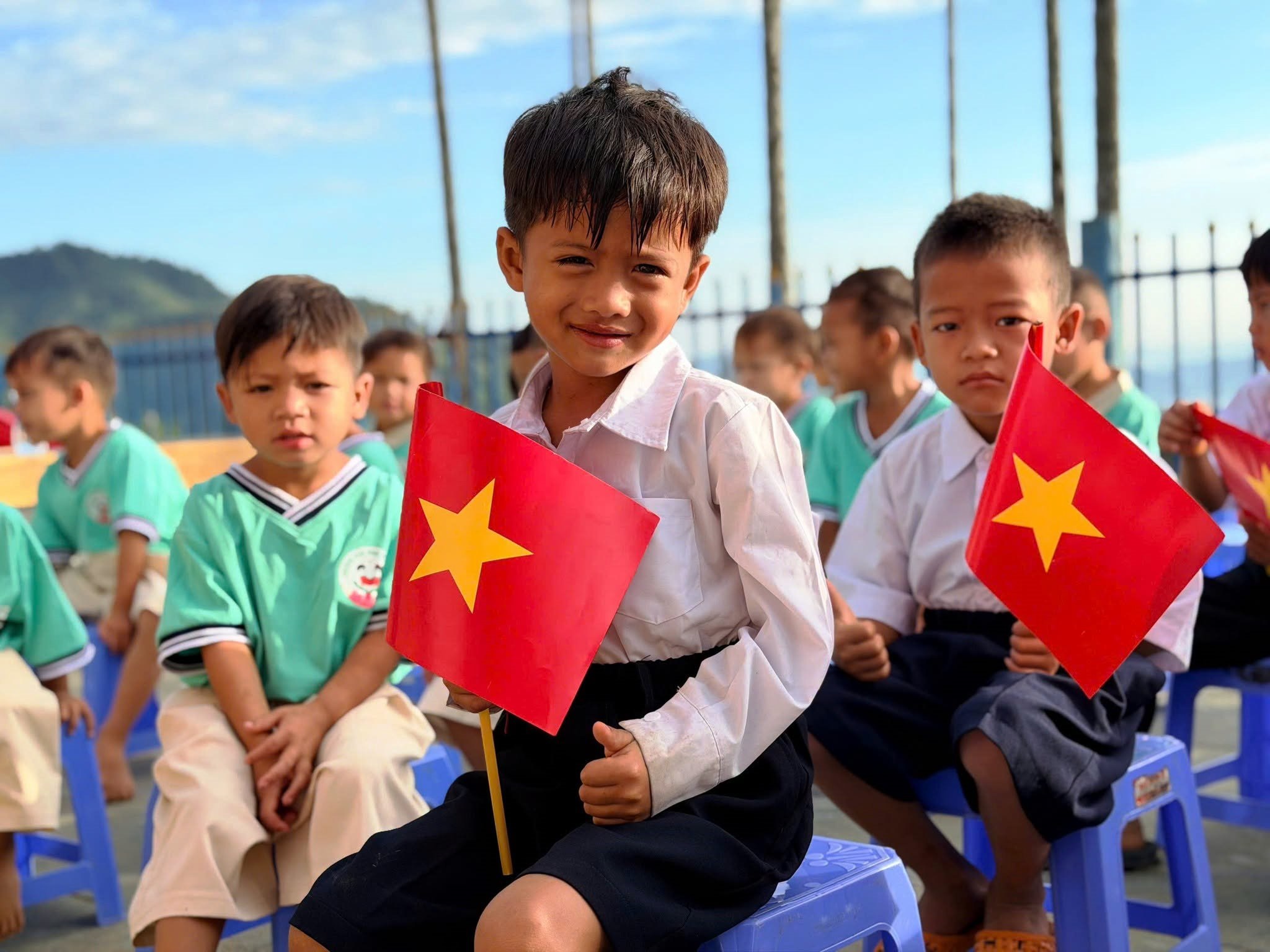 Những hình ảnh ấn tượng tại lễ khai giảng đặc biệt trên 'đỉnh trời' ở Đà Nẵng - Ảnh 14.