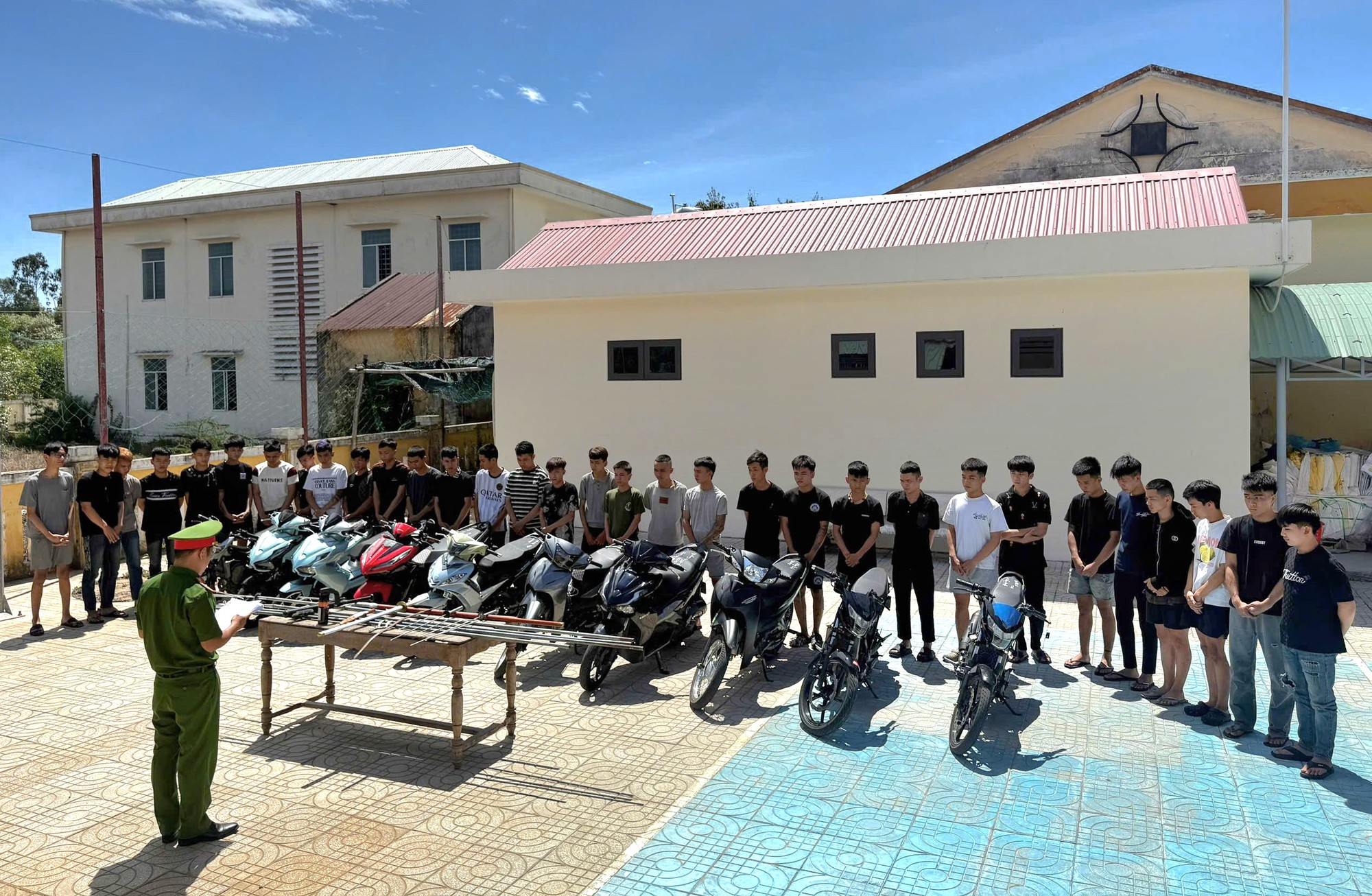 Đà Nẵng: Khởi tố 25 thanh thiếu niên truy đuổi, đánh nhau vì mâu thuẫn trên TikTok- Ảnh 1.