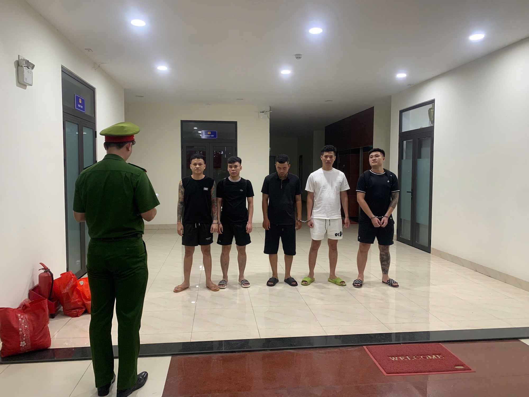Dựng 'công ty Huấn Hoa Hồng',giăng bẫy lừa hàng trăm người vay tiền online lấy tiền tỉ- Ảnh 2.