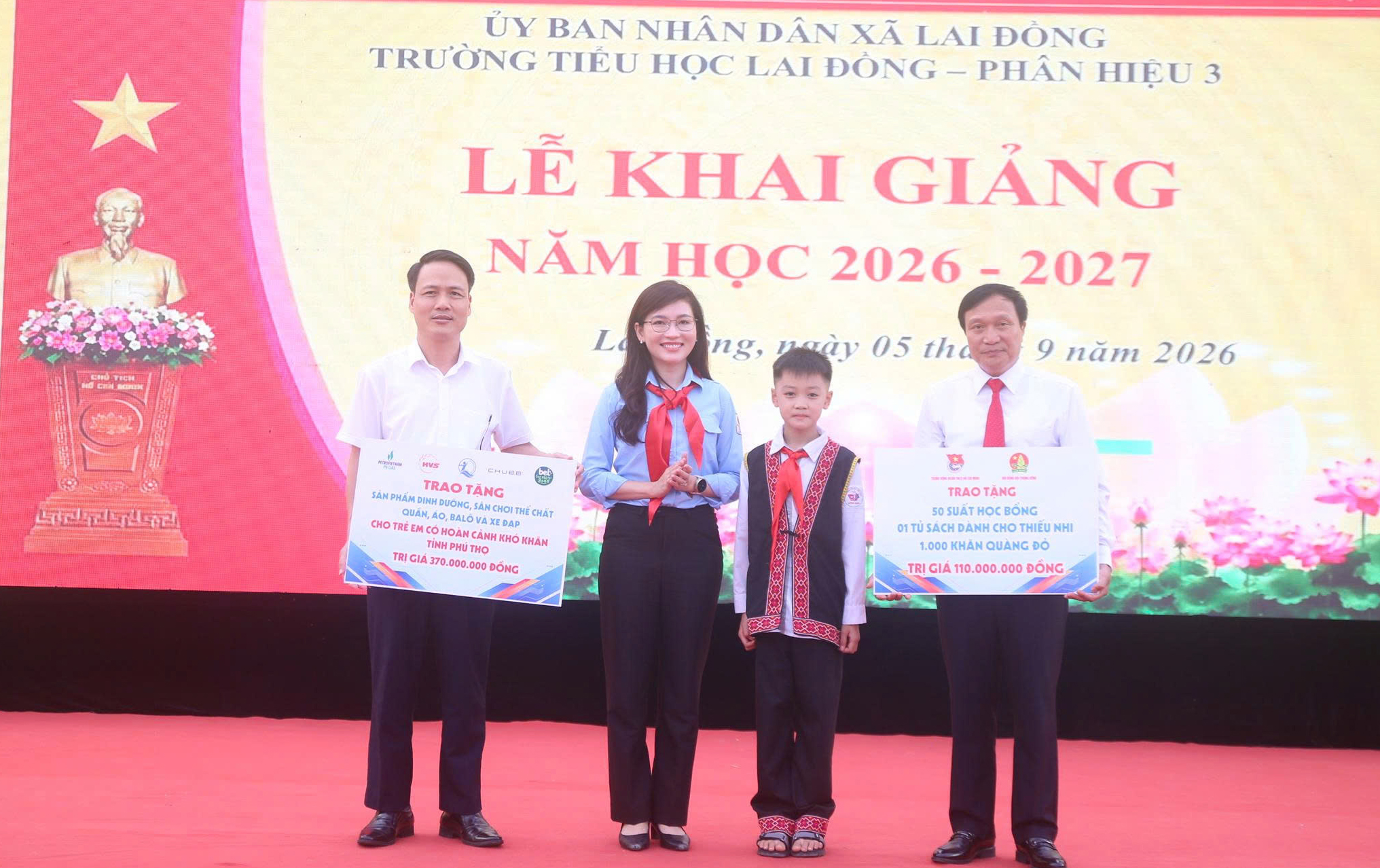 Ban Bí thư T.Ư Đoàn dự khai giảng và trao những quà tặng ý nghĩa - Ảnh 6.