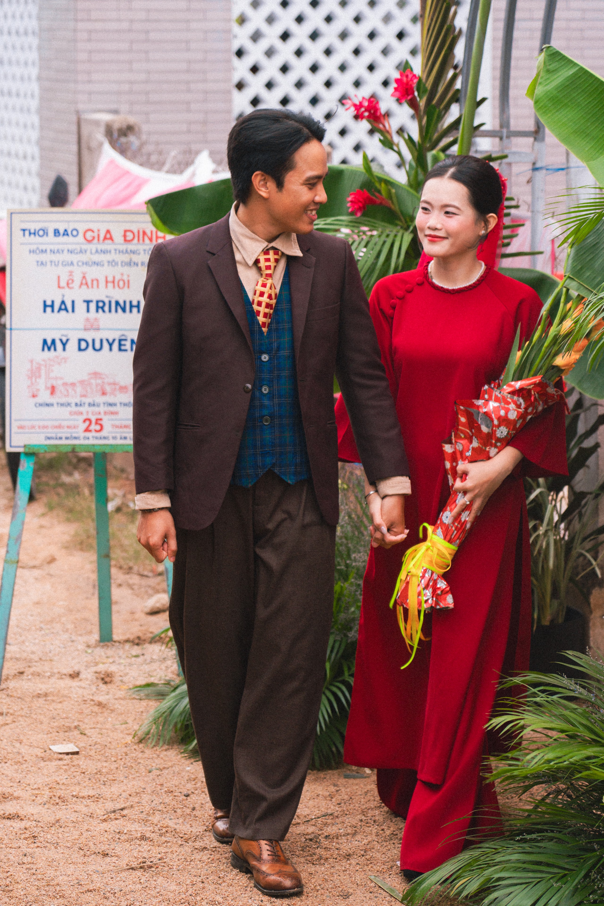 Cặp đôi làm lễ ăn hỏi như thời ba mẹ, bạn bè tặng bịch đường, nước mắm - Ảnh 8.
