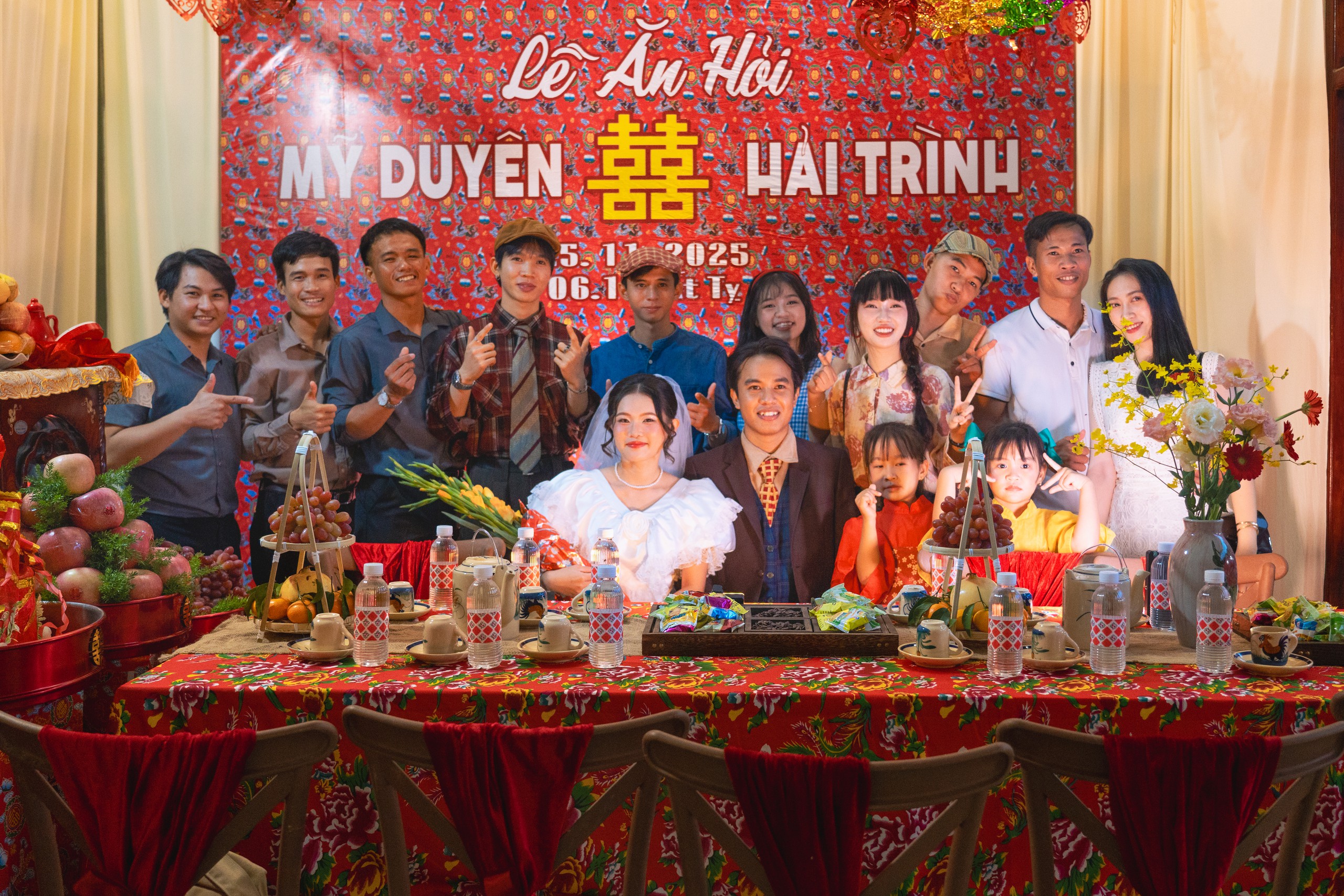 Cặp đôi làm lễ ăn hỏi như thời ba mẹ, bạn bè tặng bịch đường, nước mắm - Ảnh 3.