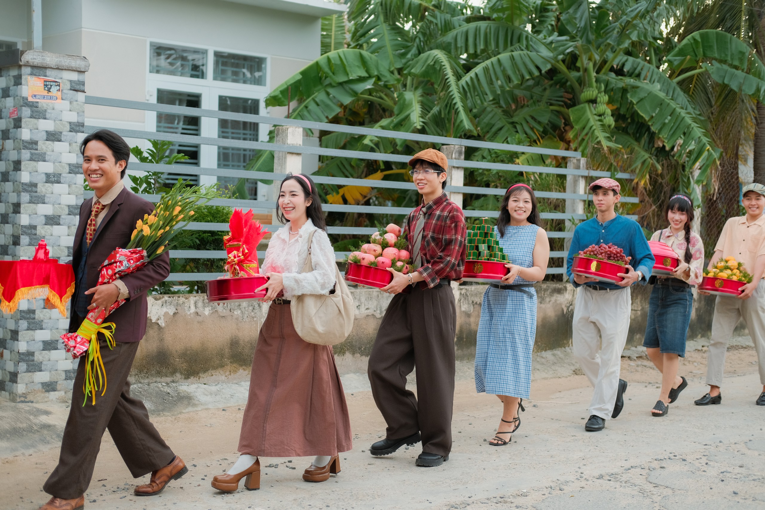 Cặp đôi làm lễ ăn hỏi như thời ba mẹ, bạn bè tặng bịch đường, nước mắm - Ảnh 5.
