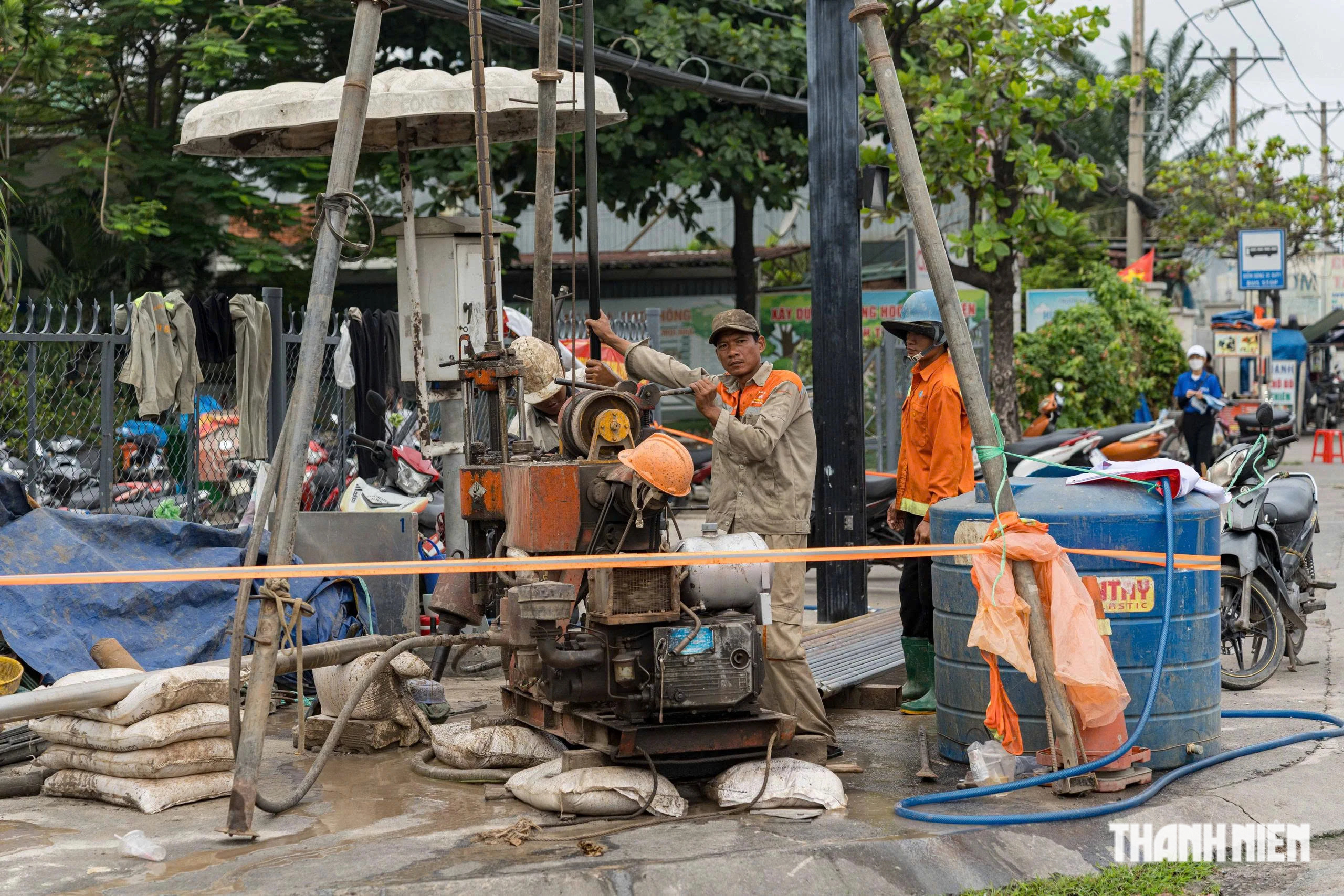 Cận cảnh TP.HCM khoan địa chất mở rộng tuyến đường lên 60 m, vốn gần 20.700 tỉ- Ảnh 1.