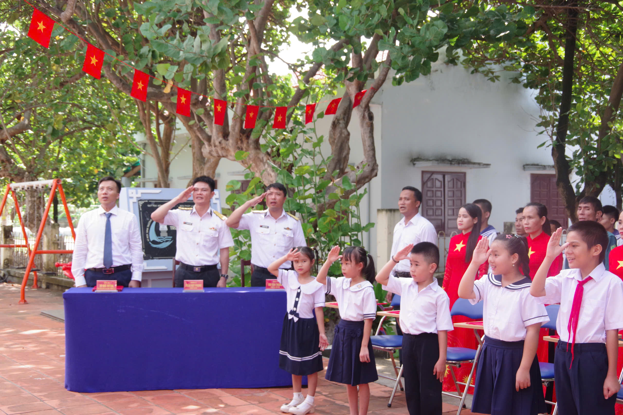 Tiếng trống khai trường vang giữa trùng khơi Trường Sa- Ảnh 2.