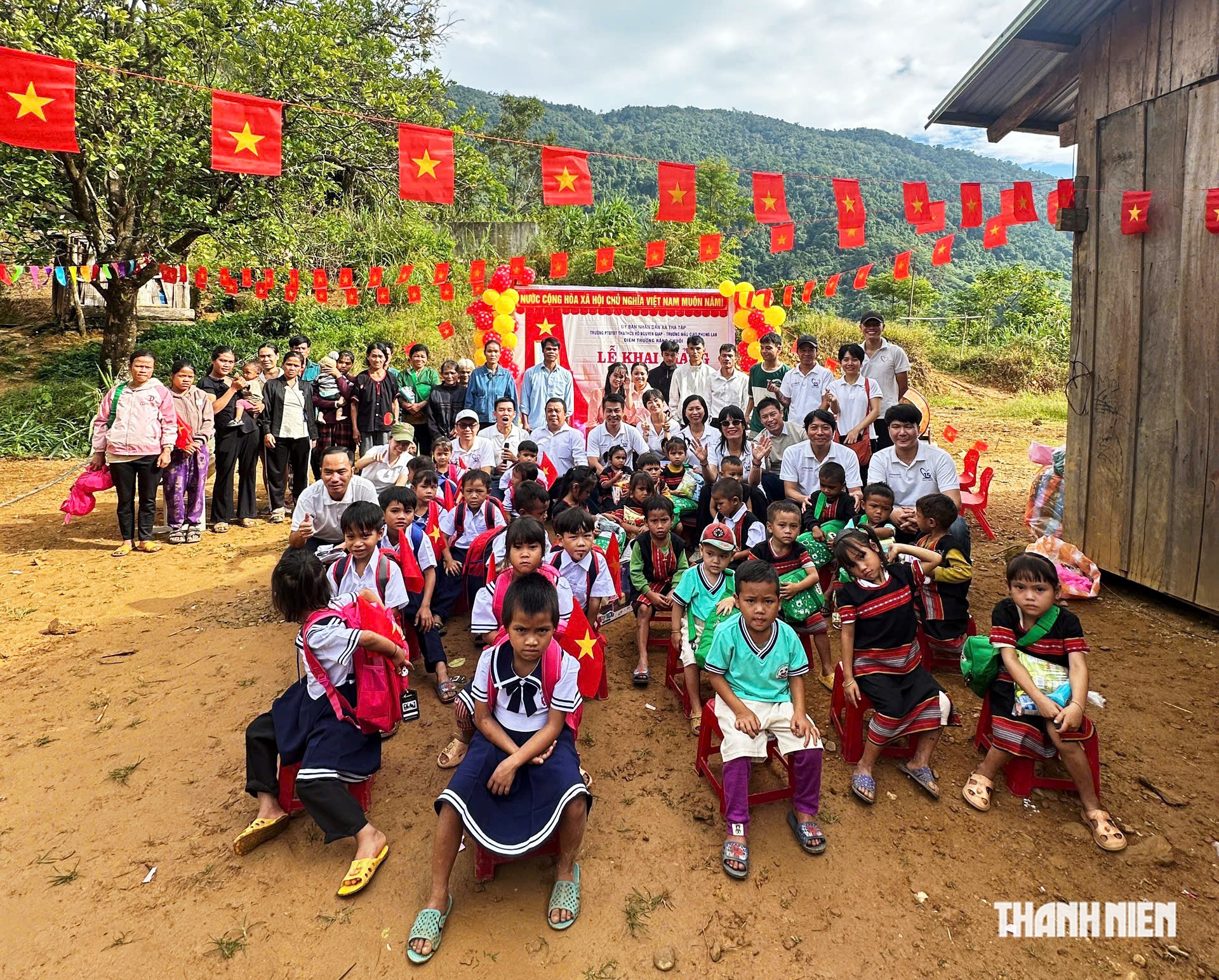 Mang niềm vui ngày đầu năm học mới lên với học sinh ở 'lưng chừng đỉnh trời'- Ảnh 3.