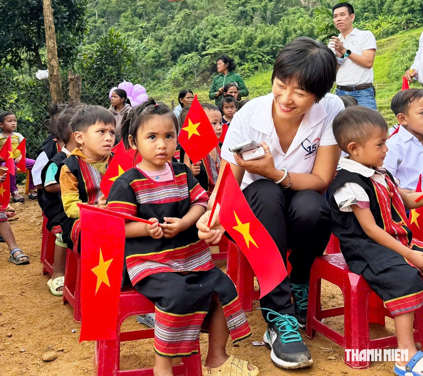 Mang niềm vui ngày đầu năm học mới lên với học sinh ở 'lưng chừng đỉnh trời'- Ảnh 7.