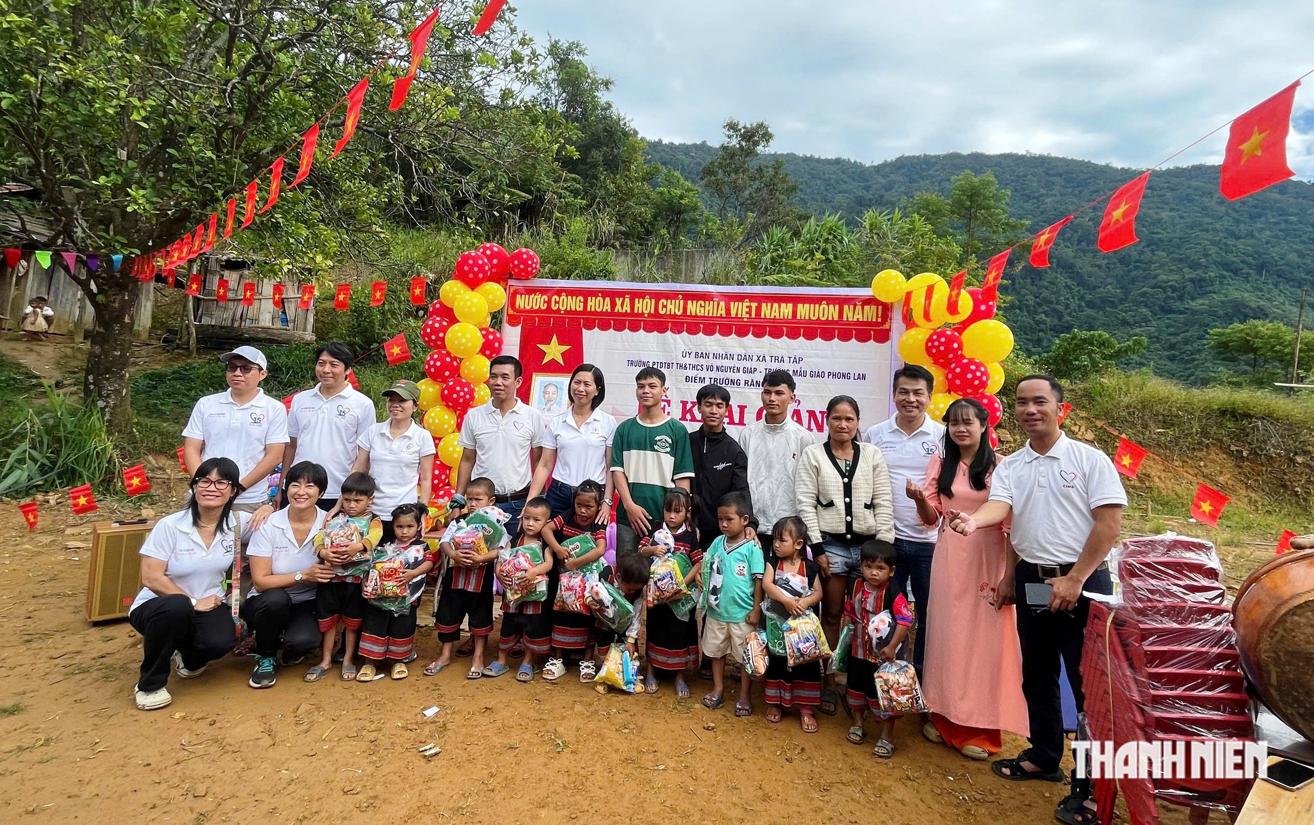 Mang niềm vui ngày đầu năm học mới lên với học sinh ở 'lưng chừng đỉnh trời'- Ảnh 6.