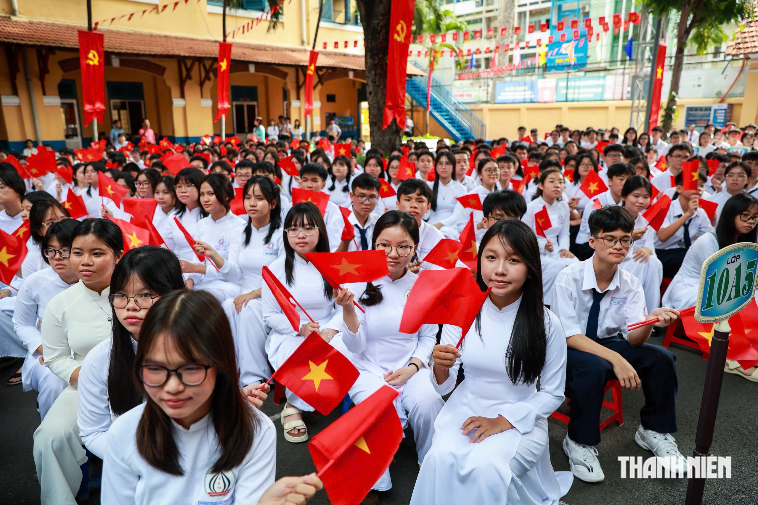 Những khoảnh khắc đẹp ng&agrave;y khai giảng, TP.HCM bước v&agrave;o năm học mới 2026 - 2027 - Ảnh 13.