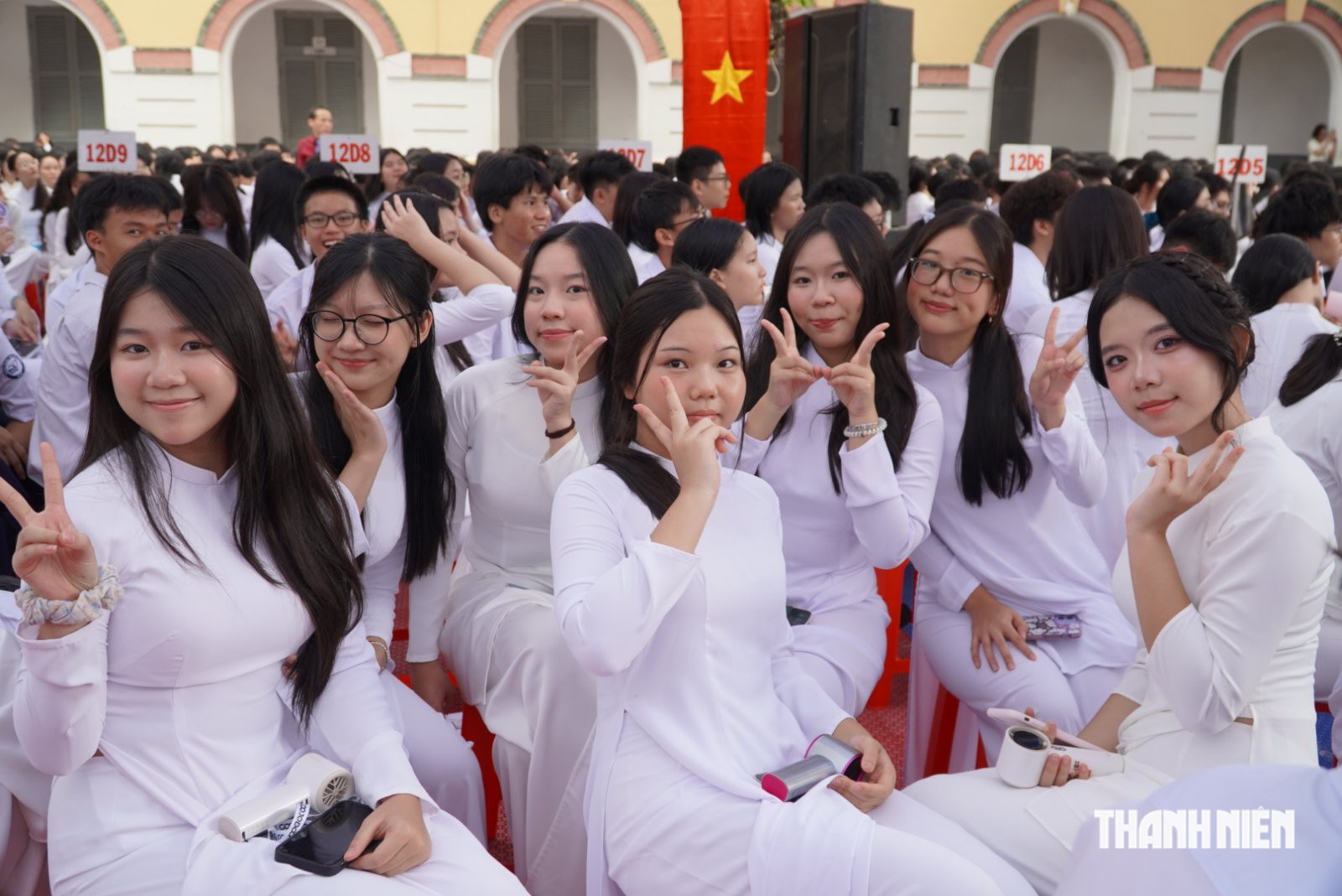 Cô hiệu trưởng nhắn nhủ gì trong lễ khai giảng mà học sinh 'thả tim' rần rần? - Ảnh 4.