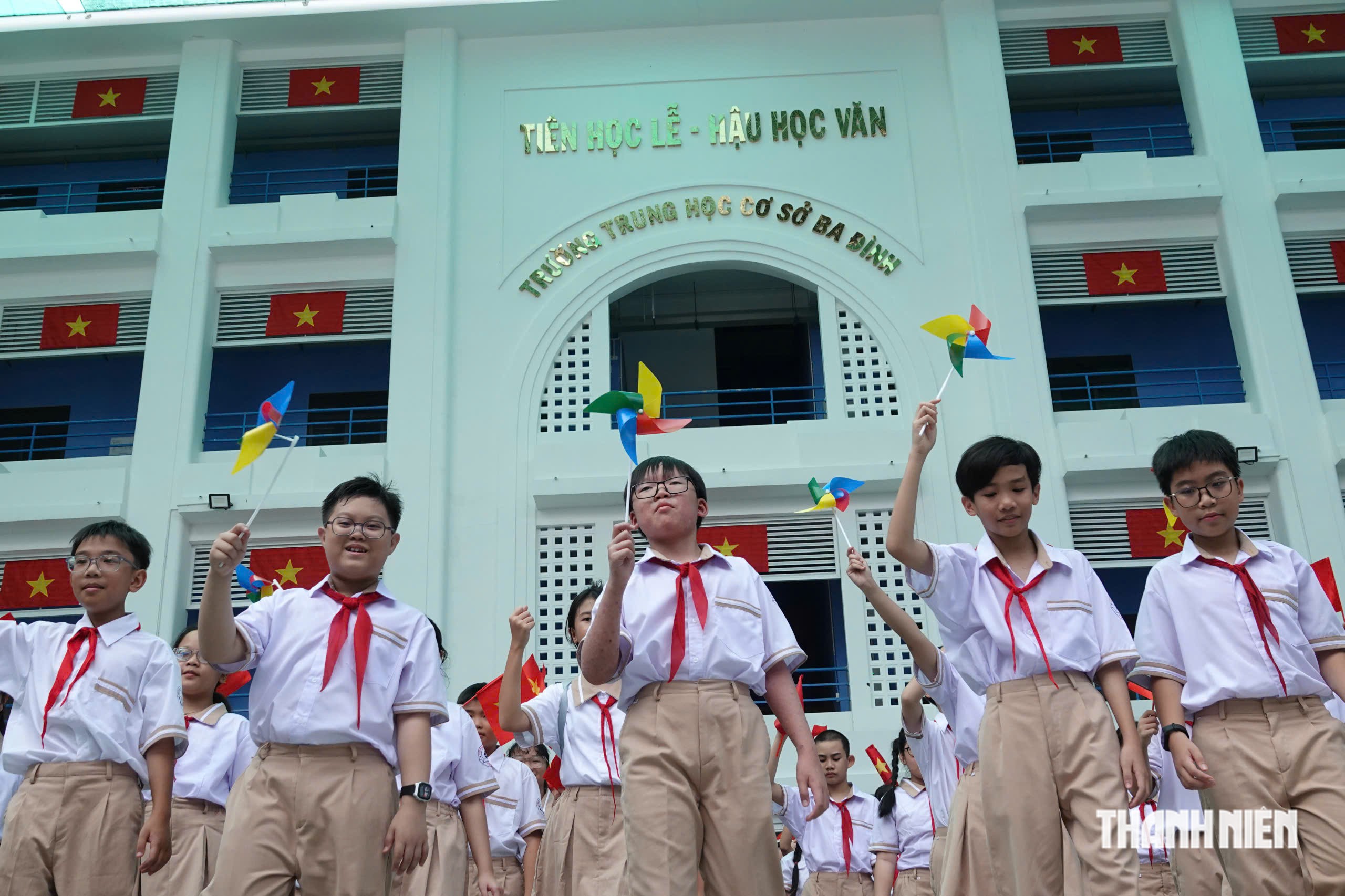 Những khoảnh khắc đẹp ng&agrave;y khai giảng, TP.HCM bước v&agrave;o năm học mới 2026 - 2027 - Ảnh 11.