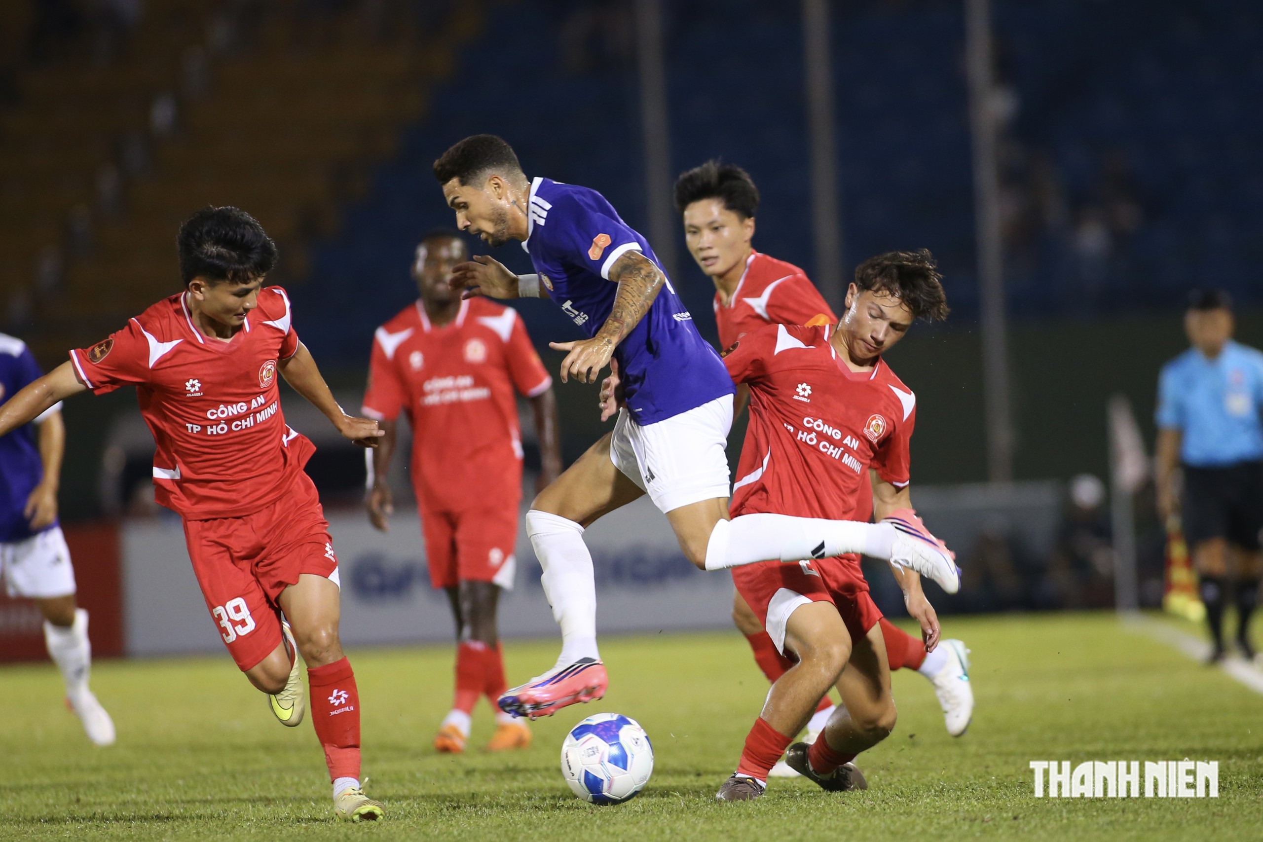 Lê Giang Patrik xứng danh thủ môn hay nhất ASEAN Cup, Văn Quyết cũng phải xuýt xoa- Ảnh 1.