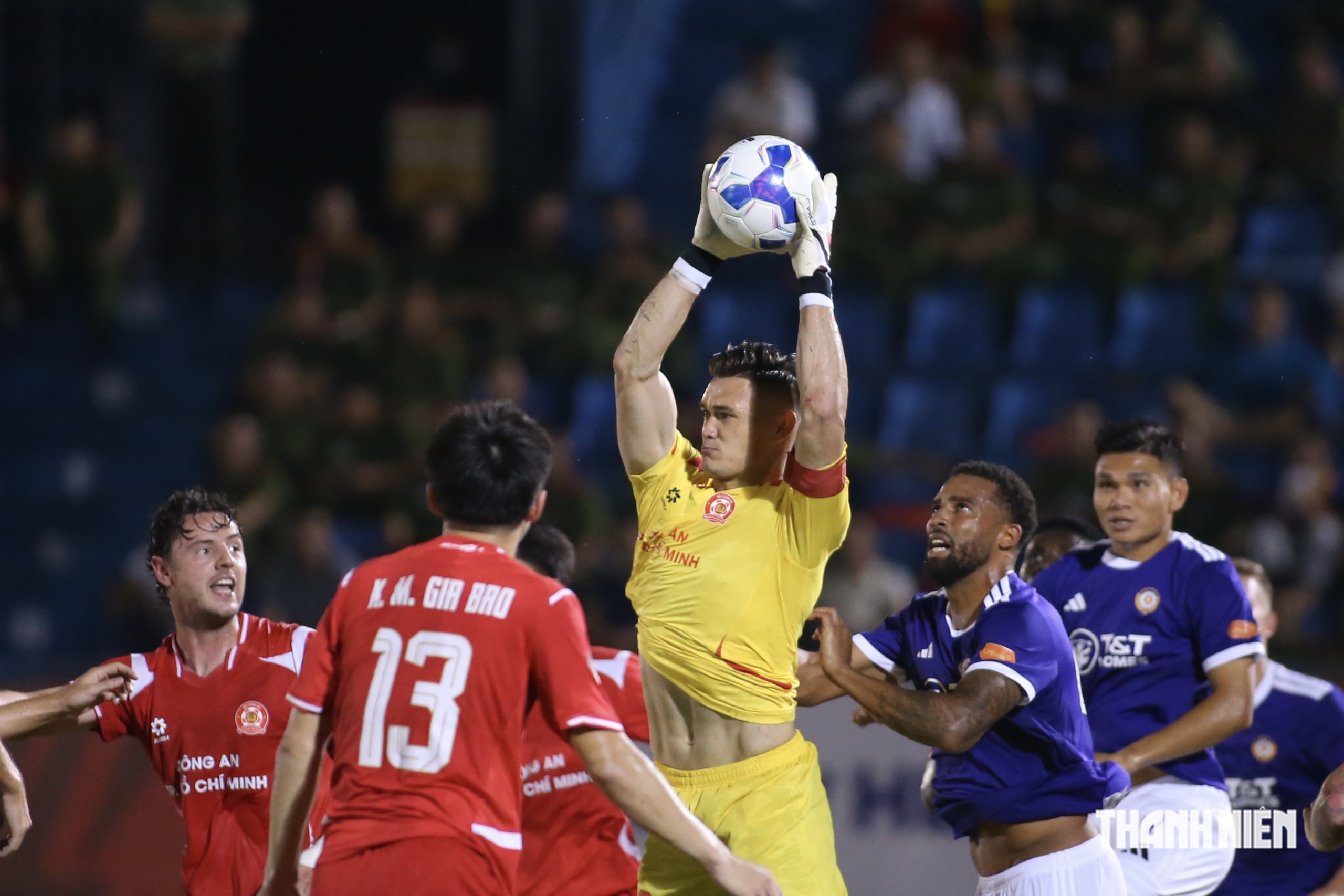 Lê Giang Patrik xứng danh thủ môn hay nhất ASEAN Cup, Văn Quyết cũng phải xuýt xoa- Ảnh 6.