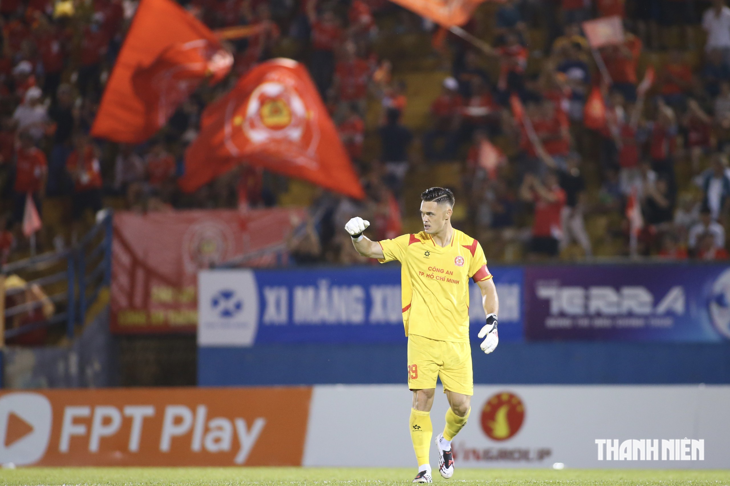 Lê Giang Patrik xứng danh thủ môn hay nhất ASEAN Cup, Văn Quyết cũng phải xuýt xoa- Ảnh 8.