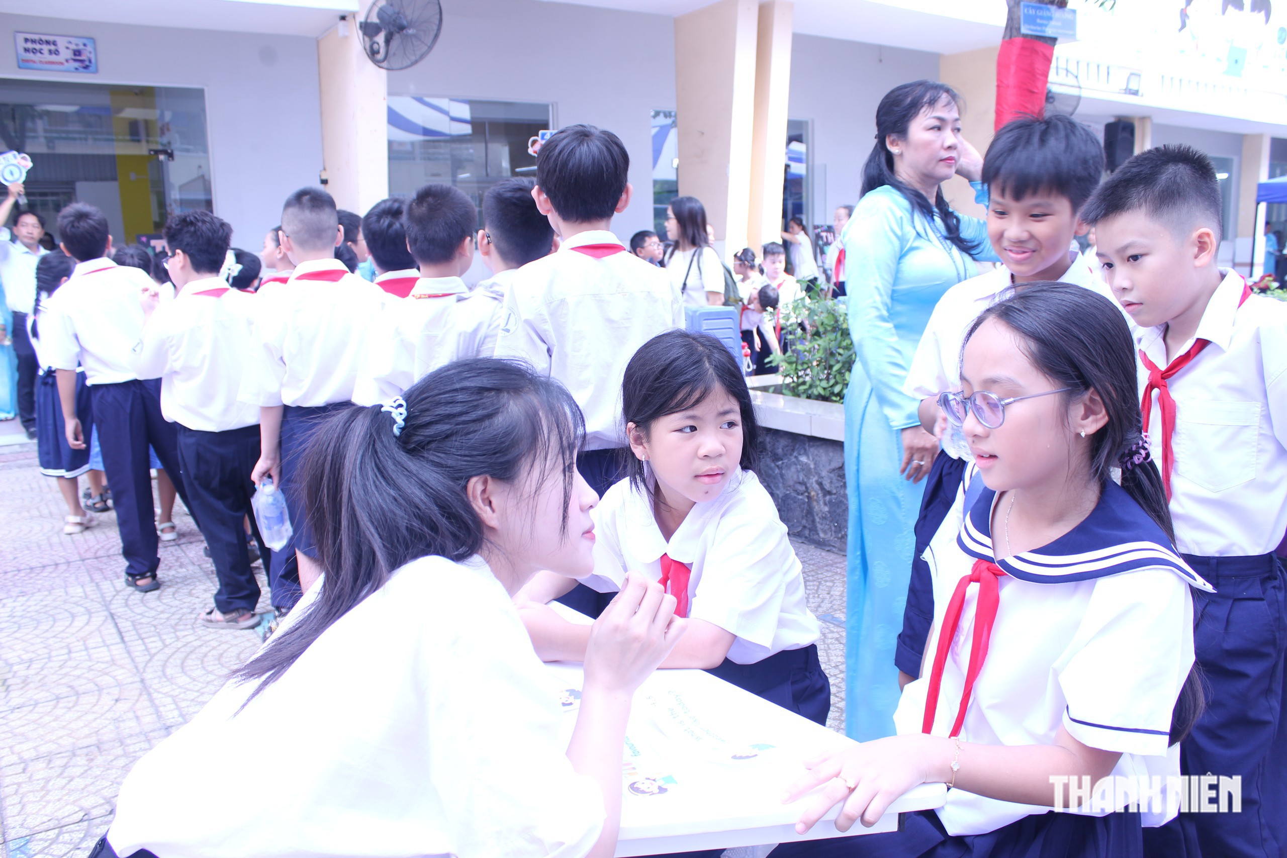 Ngày trở về 'nhà' xúc động của học sinh Phổ thông Năng khiếu, chuyên Lê Hồng Phong - Ảnh 9.