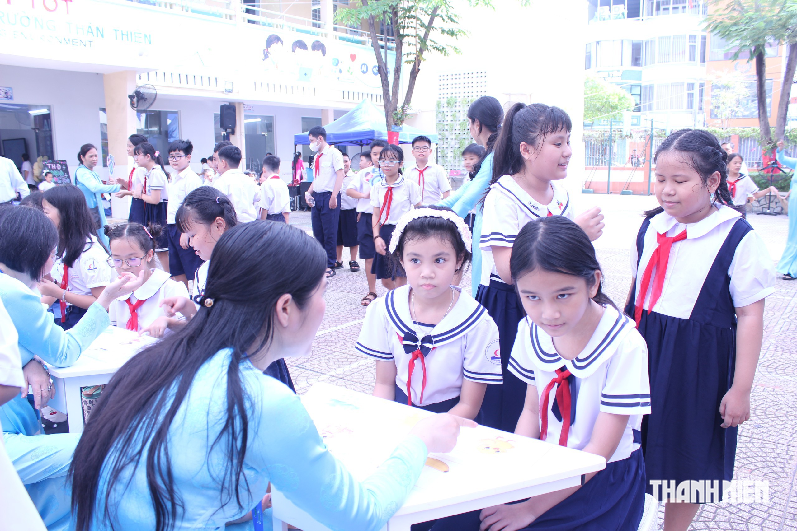 Ngày trở về 'nhà' xúc động của học sinh Phổ thông Năng khiếu, chuyên Lê Hồng Phong - Ảnh 10.
