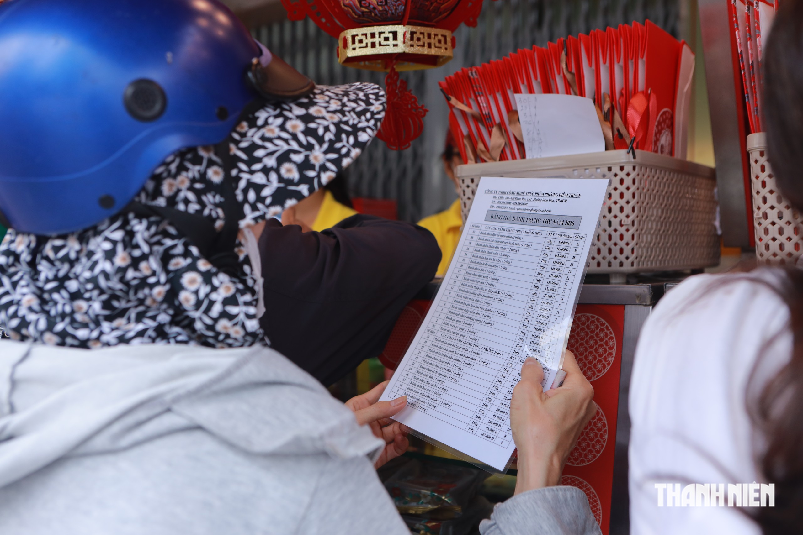Bánh trung thu nổi tiếng ở TP.HCM năm nay có gì mới mà khách vẫn xếp hàng? - Ảnh 7.