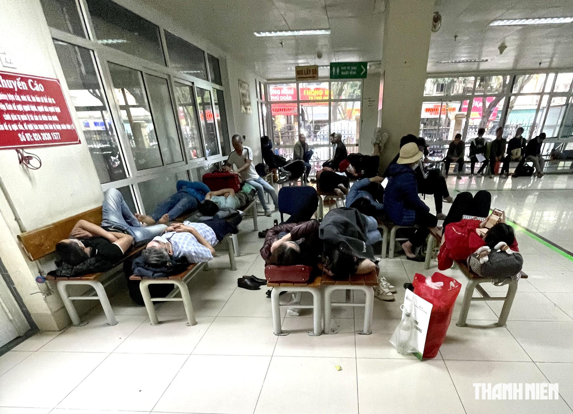 Doanh nghiệp nợ, trốn phí BHYT, ai chi trả khám chữa bệnh cho người lao động?- Ảnh 1.