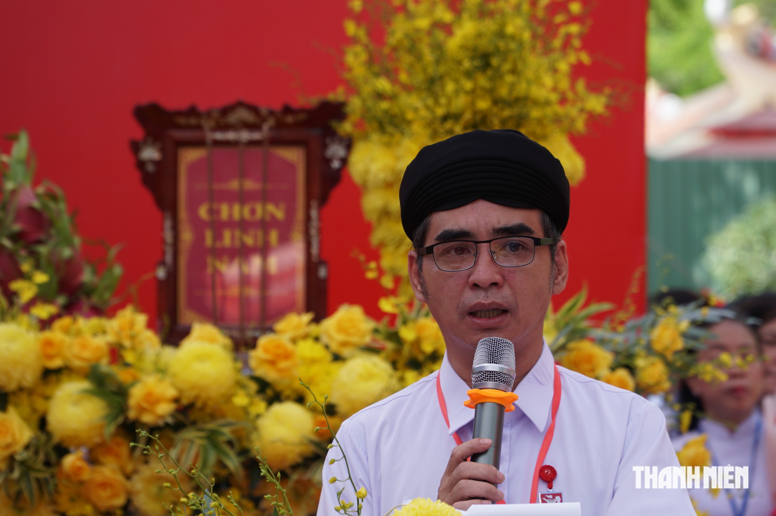 Tín đồ Cao Đài cầu siêu cho anh hùng liệt sĩ tại Công viên Lê Thị Riêng - Ảnh 5.