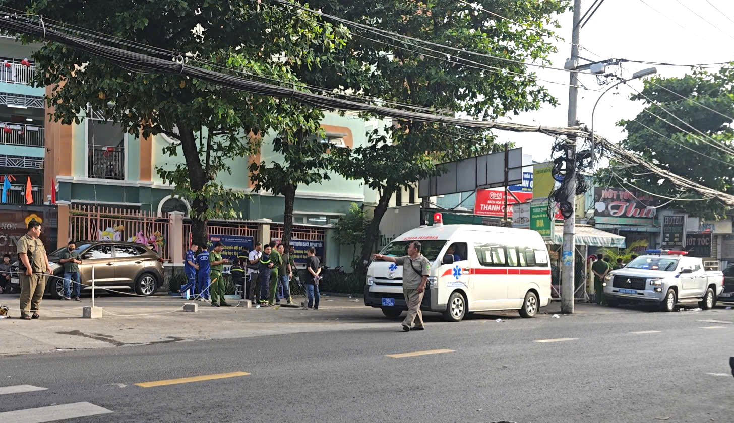 Vụ cháy khách sạn trên đường Tân Kỳ Tân Quý: Có người đu dây cố thoát thân - Ảnh 3.