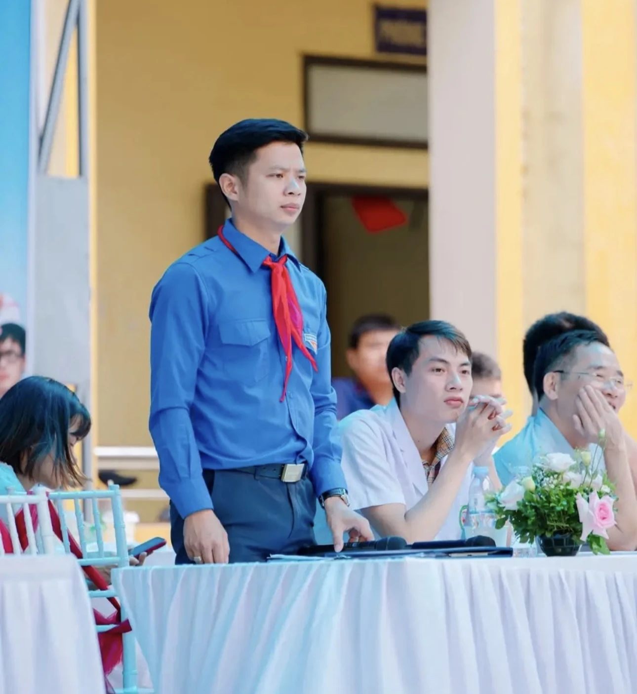 Chưa lập gia đình, chàng trai 29 tuổi vẫn tự tin đại diện nhà gái phát biểu - Ảnh 4.