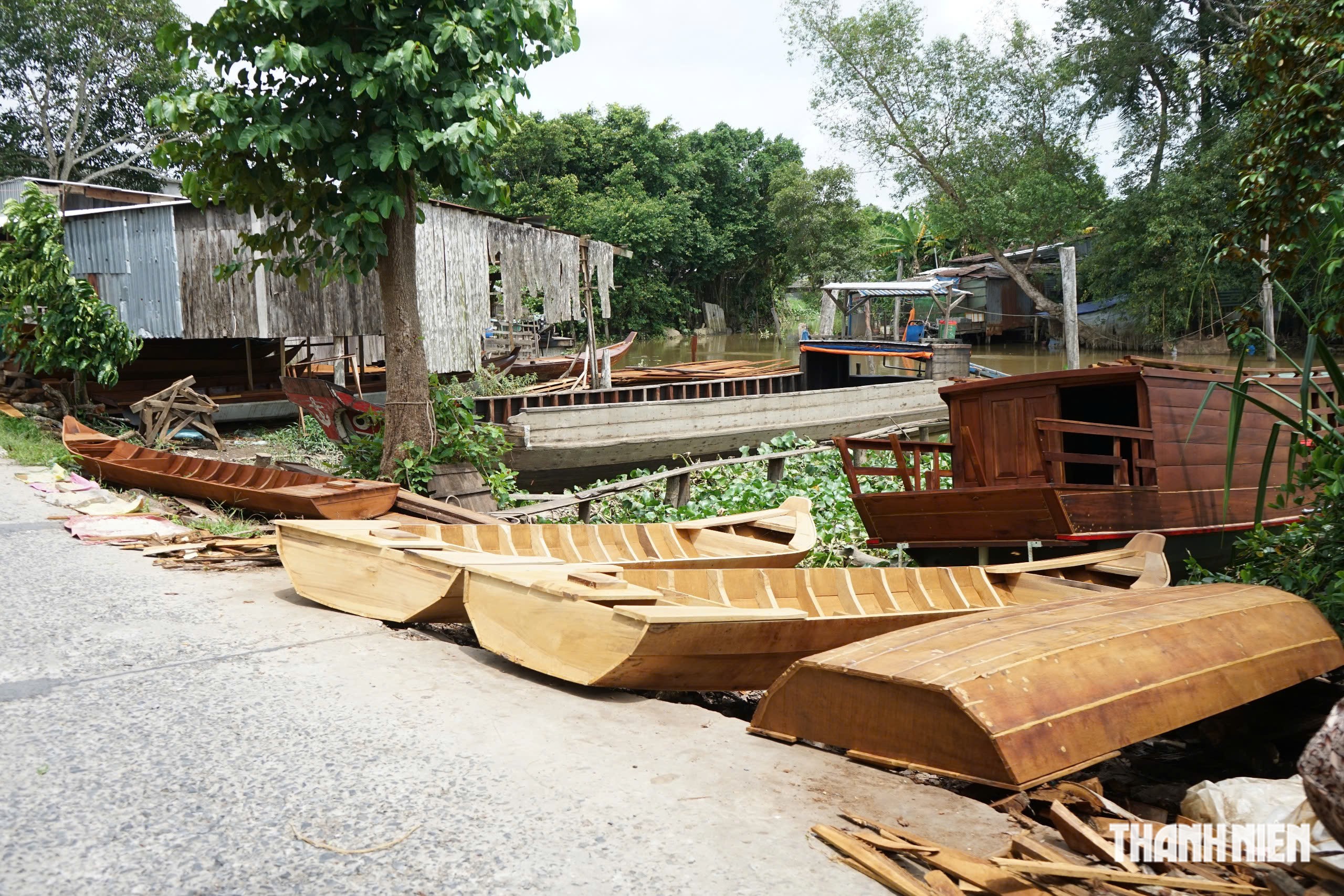 Những người níu giữ làng nghề đóng xuồng - Ảnh 4.