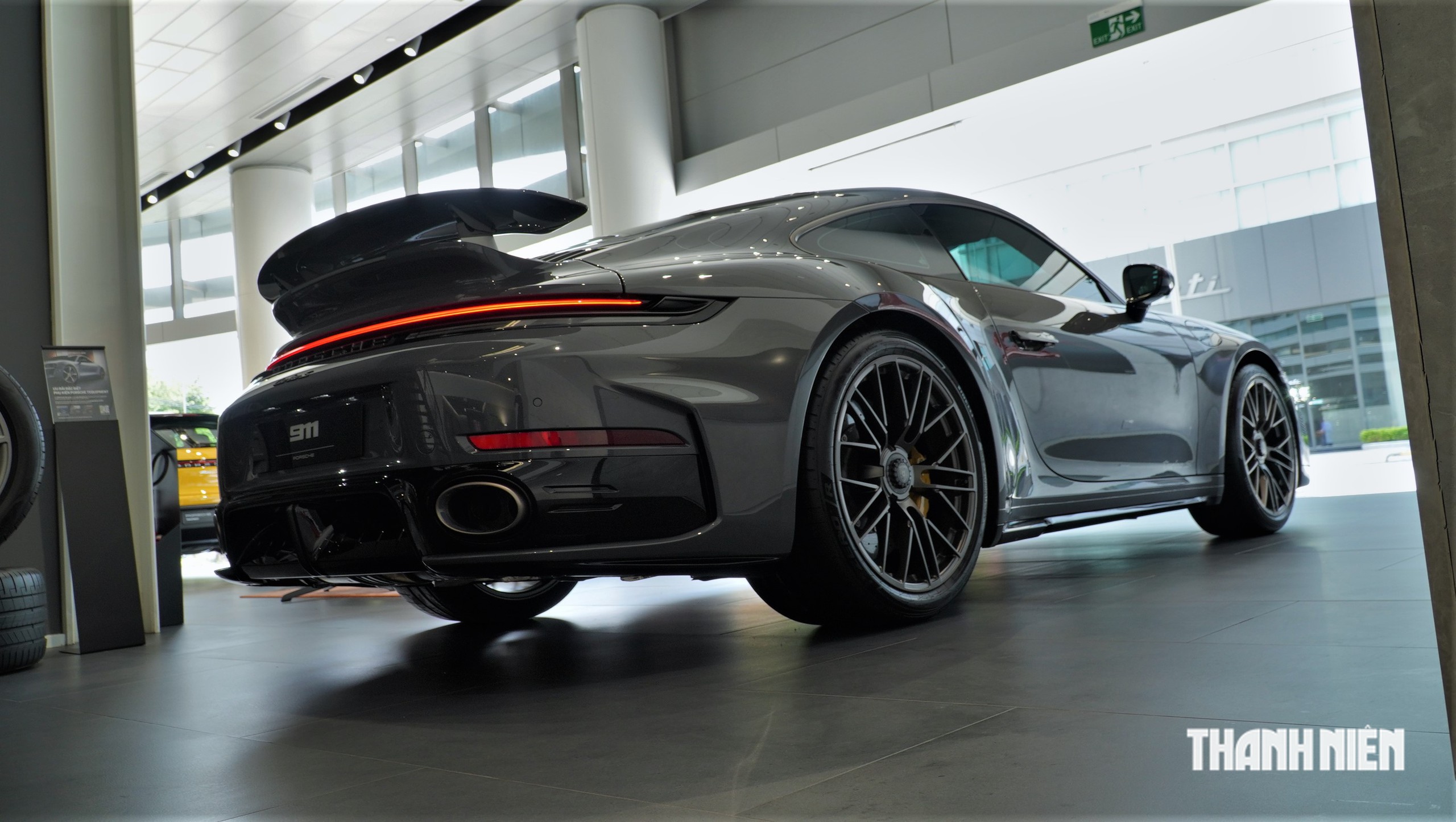 Porsche 911 Turbo S mạnh nhất về Việt Nam, có gì để 'dân chơi' xuống tiền?- Ảnh 23.