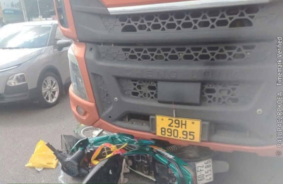 Tai nạn thương tâm ở nút giao Cổng 11 khiến một phụ nữ và 2 trẻ em tử vong- Ảnh 2.
