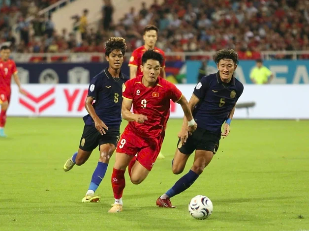 Hé lộ nhân sự đội tuyển Việt Nam đấu FIFA ASEAN Cup, trục xương sống rất khó thay đổi
- Ảnh 2.