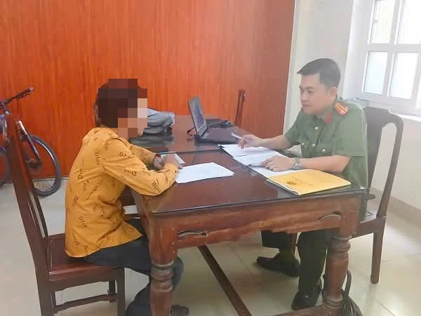 Say rượu rồi lên mạng tung tin thất thiệt, người đàn ông ở Huế bị xử phạt- Ảnh 1.