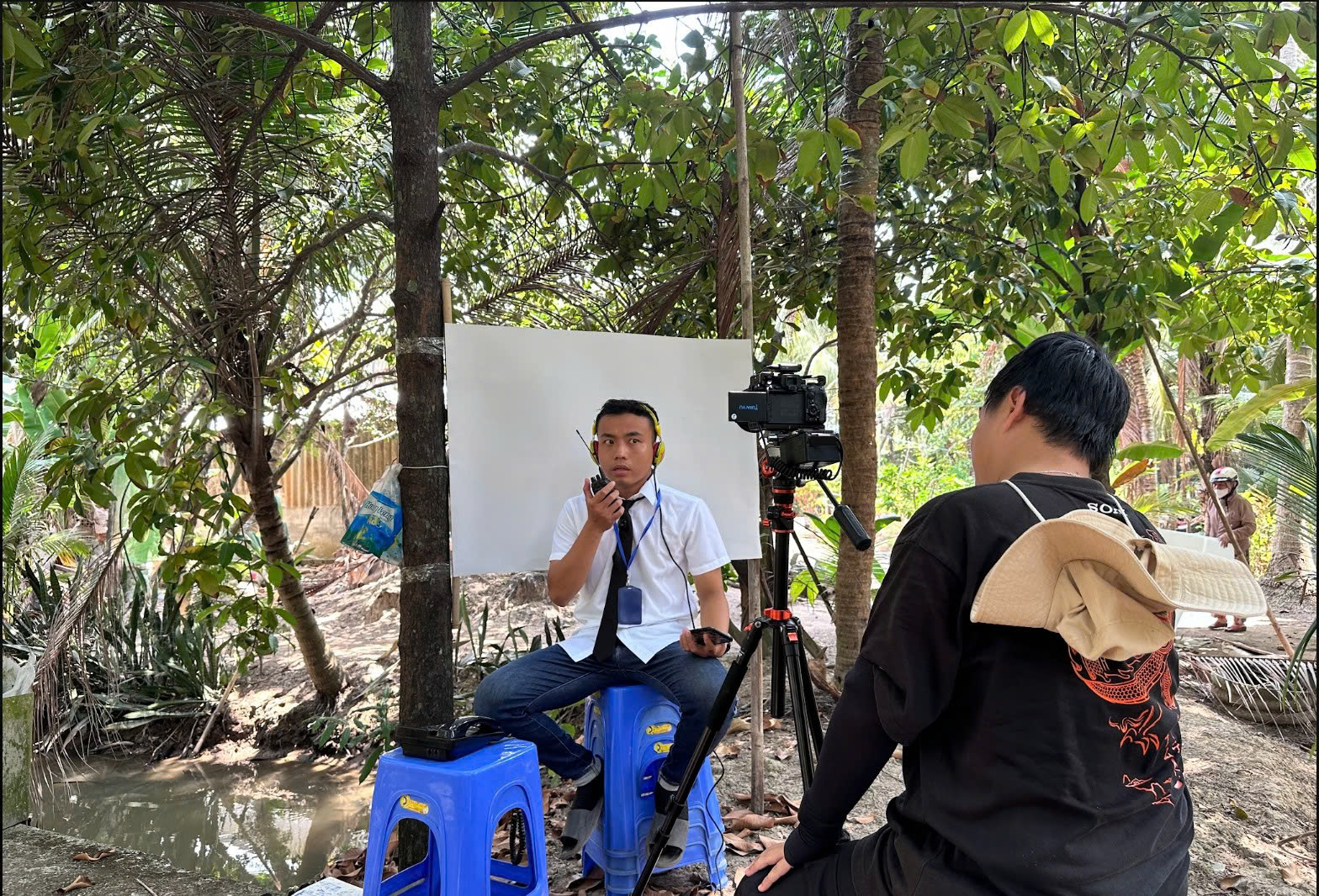 Cặp đôi trẻ “hóa người tí hon” để kể chuyện thiên nhiên - Ảnh 4.