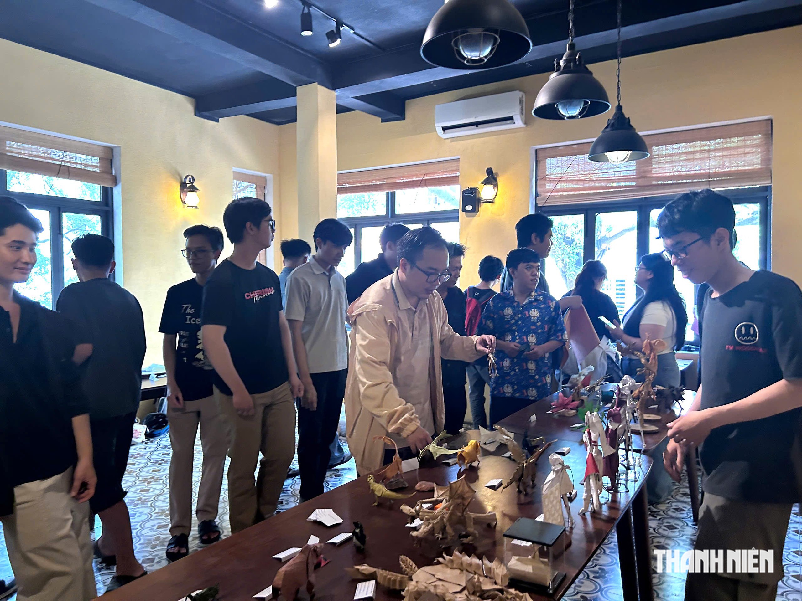 D&acirc;n chơi gấp giấy g&acirc;y cho&aacute;ng: 5 năm gấp 22.000 con n&agrave;y, c&oacute; mẫu b&aacute;n 25 triệu - Ảnh 1.