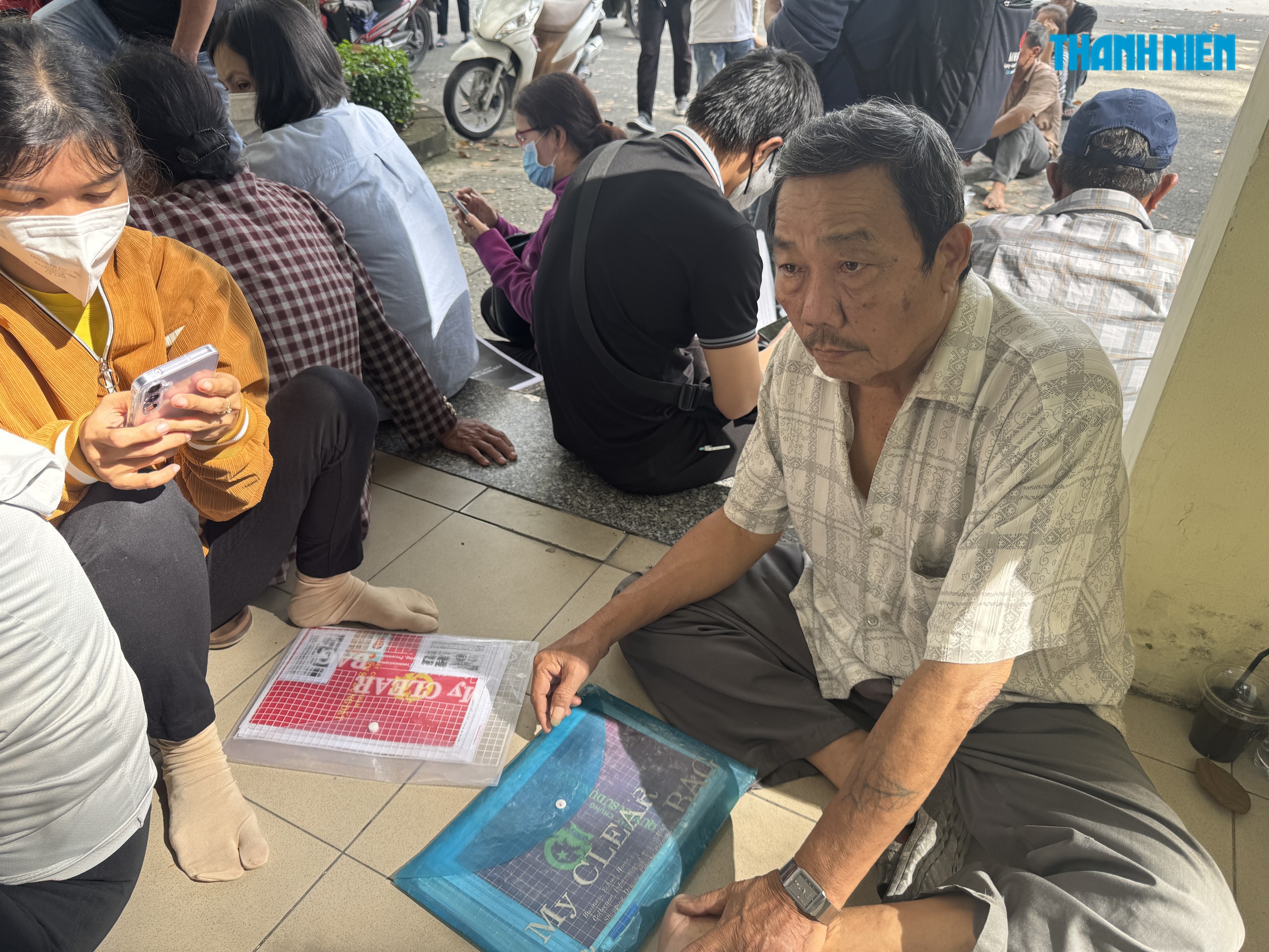 Trung ương chỉ đạo nóng vụ 'cò' làm hồ sơ đất đai nhanh hơn người dân- Ảnh 2.