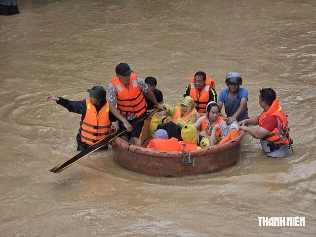 21 tỉnh thành, 5 bộ ứng phó hàng loạt hình thái thiên tai trong 10 ngày- Ảnh 1.