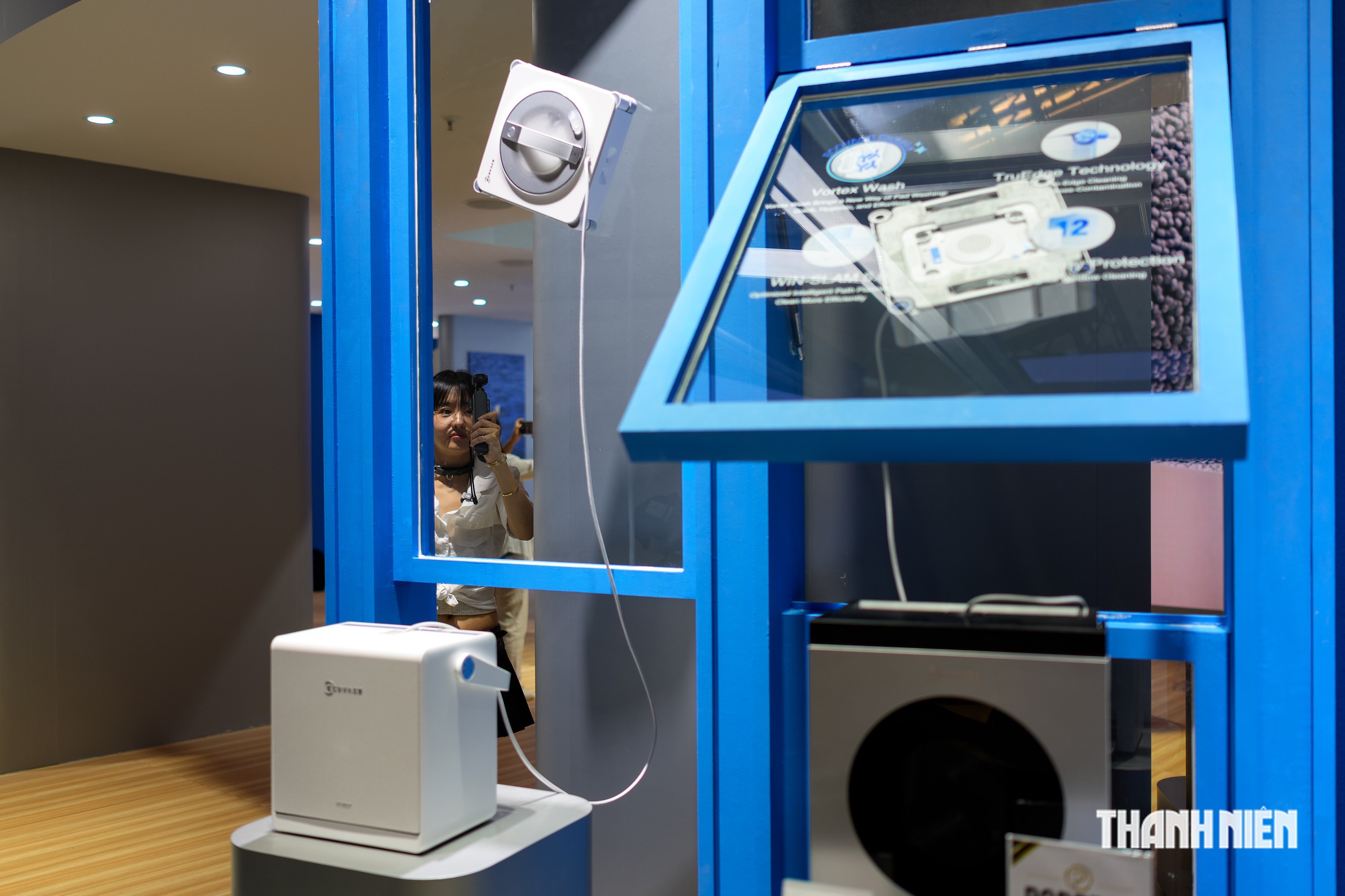 Robot gia dụng bước ra khỏi giới hạn mặt sàn - Ảnh 2.