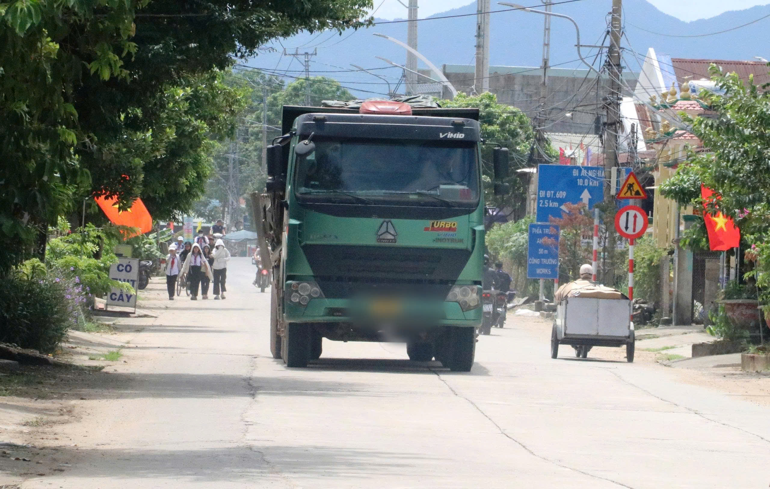 Đoàn xe tải chở đất, cát chạy như 'giặc', người dân ở Đà Nẵng bất an- Ảnh 12.