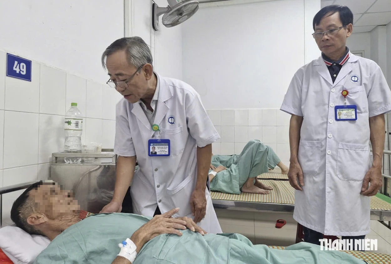 11 người cao tuổi nhập viện nghi ngộ độc thực phẩm sau khi ăn đồ từ thiện - Ảnh 3.