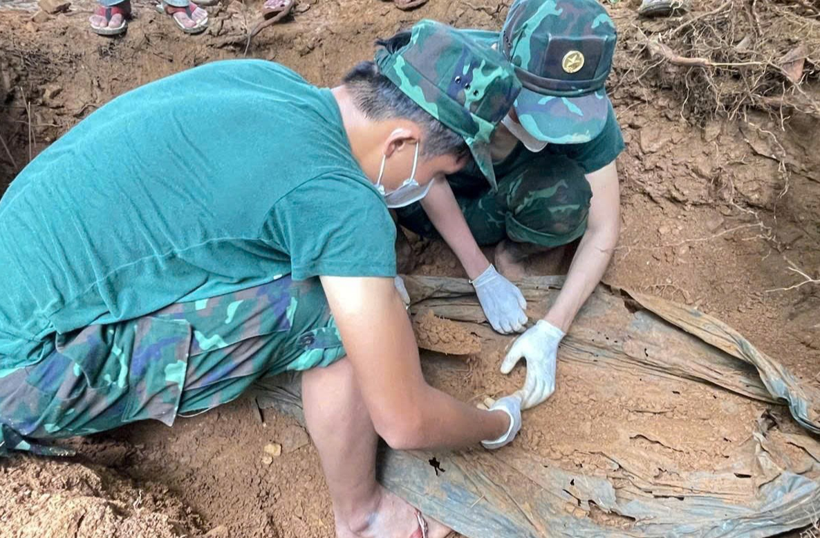 Đà Nẵng: Phát hiện hài cốt liệt sĩ cùng huy hiệu Dũng sĩ diệt Mỹ- Ảnh 2.