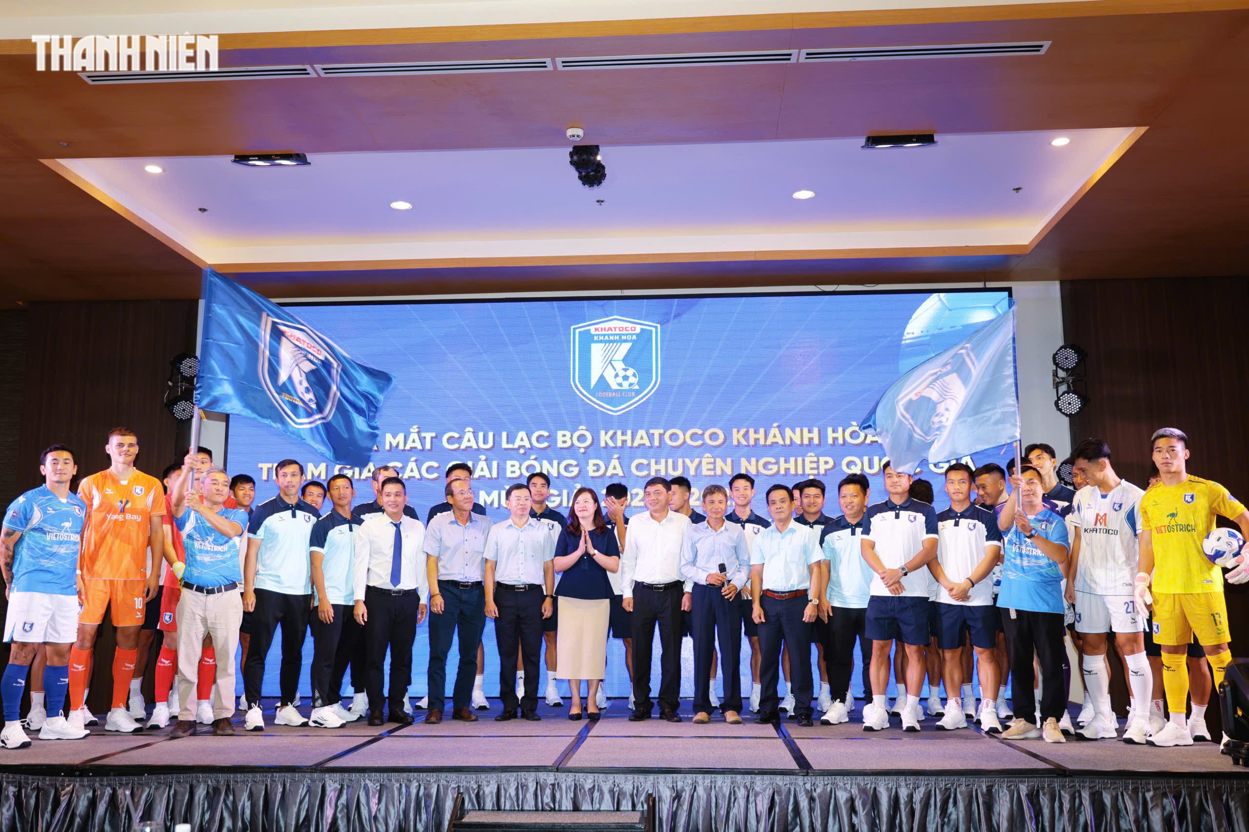 Khatoco Kh&aacute;nh H&ograve;a 'thay m&aacute;u' nh&acirc;n sự, chi&ecirc;u mộ ngoại binh chiều cao khủng: Quyết t&acirc;m trở lại V-League- Ảnh 2.