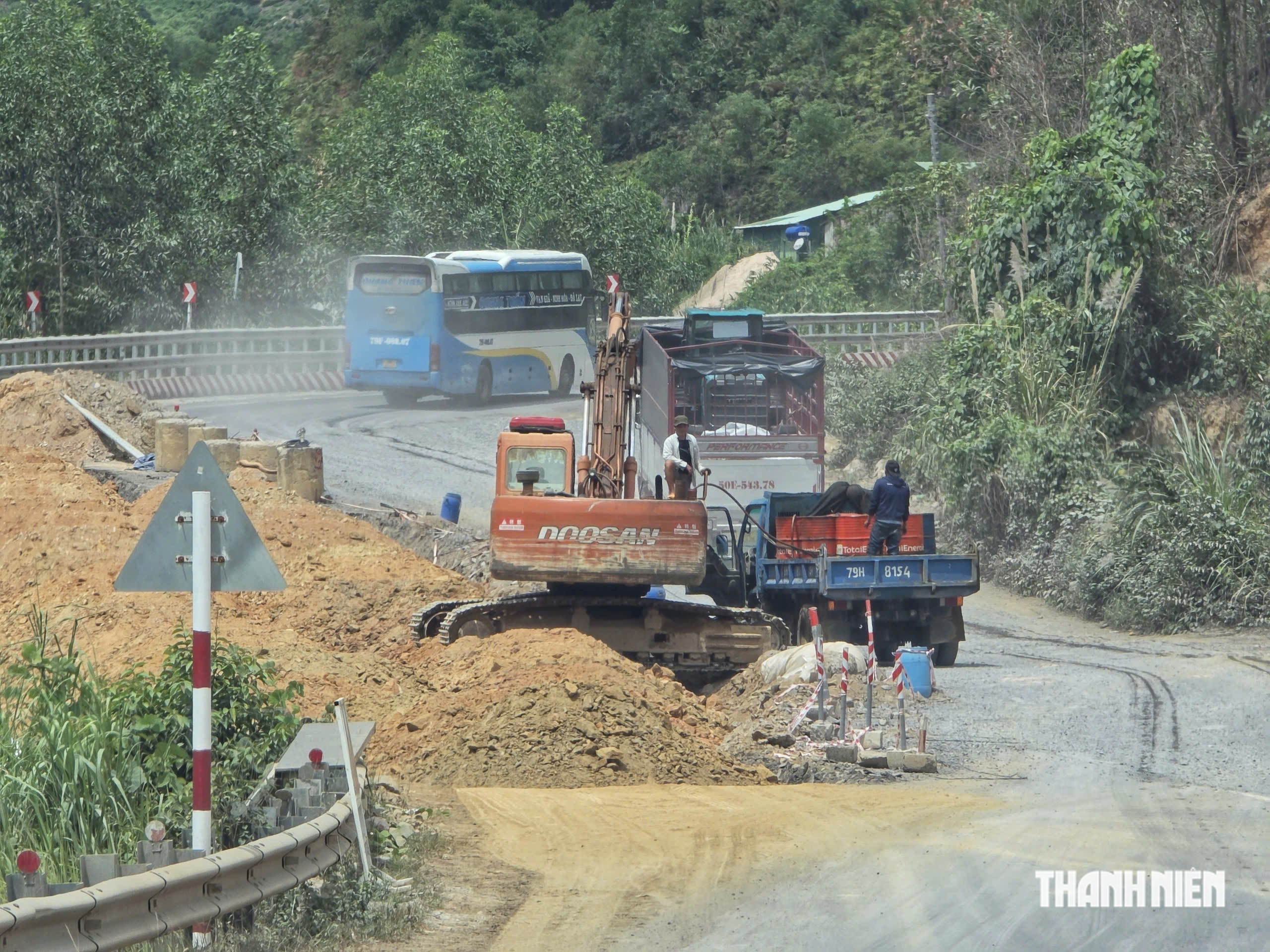 Chạy đua sửa đ&egrave;o Kh&aacute;nh L&ecirc; nối Nha Trang - Đ&agrave; Lạt trước m&ugrave;a mưa- Ảnh 5.