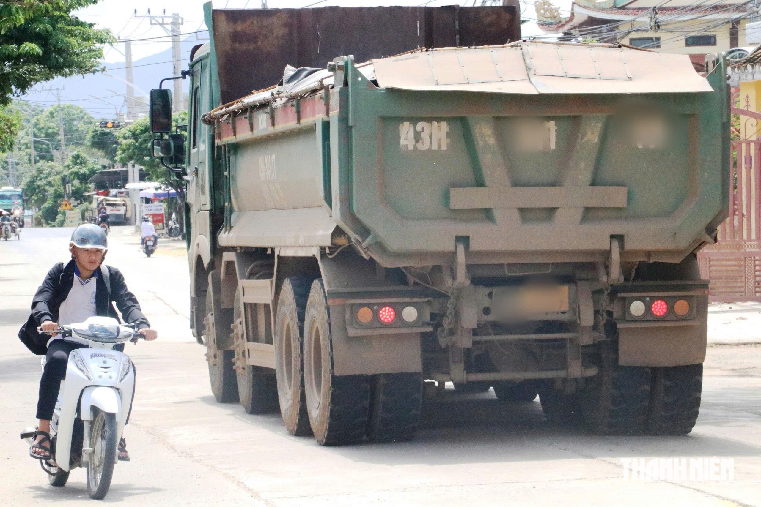 Đoàn xe tải chở đất, cát chạy như 'giặc', người dân ở Đà Nẵng bất an- Ảnh 10.