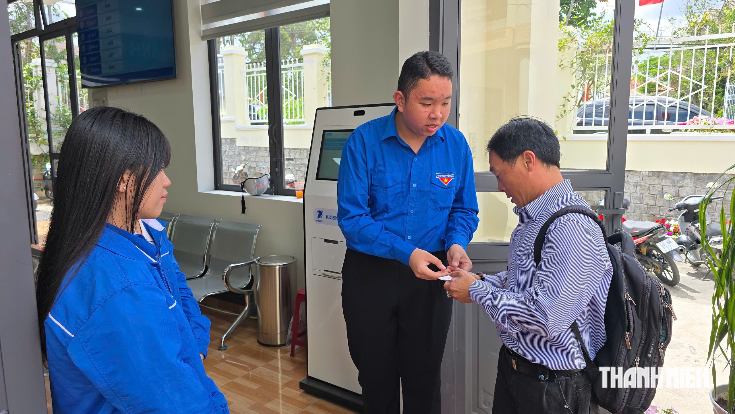 Cấp sổ đỏ lần đầu ở Lâm Đồng: Không để dân đi lại nhiều lần- Ảnh 3.